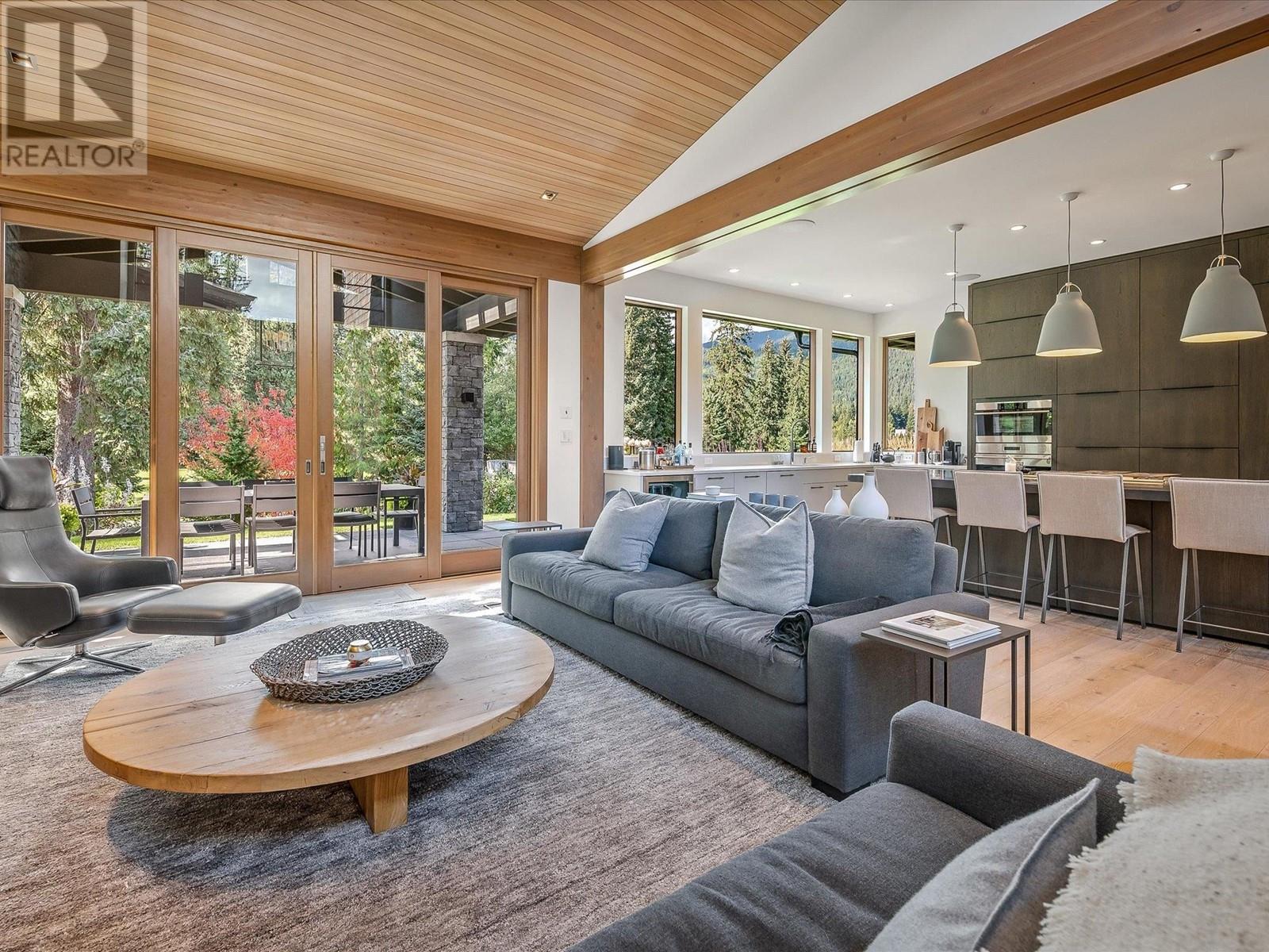 8072 Cypress Place, Whistler, British Columbia  V8E 1J9 - Photo 7 - R2824121