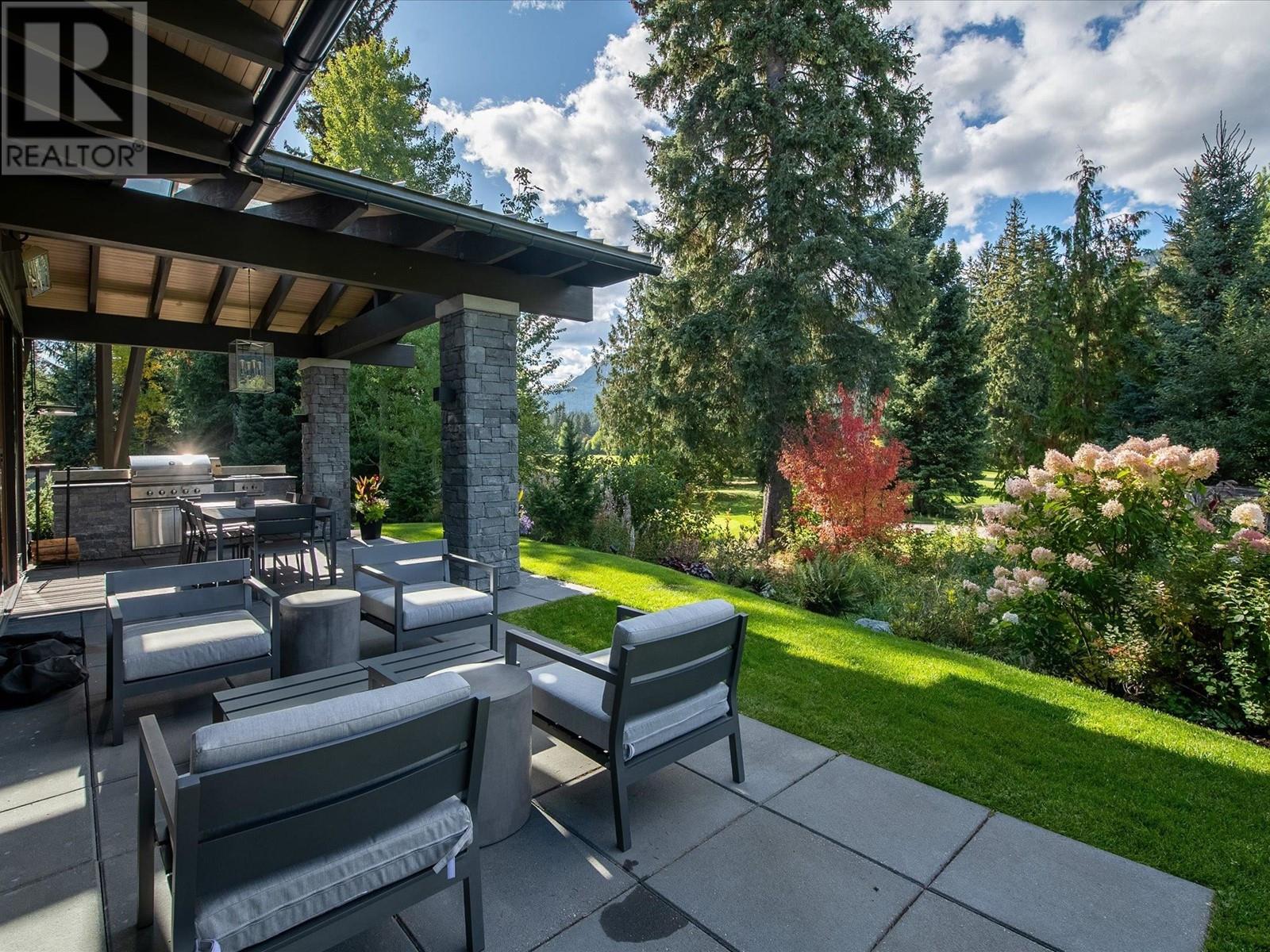 8072 Cypress Place, Whistler, British Columbia  V8E 1J9 - Photo 16 - R2824121