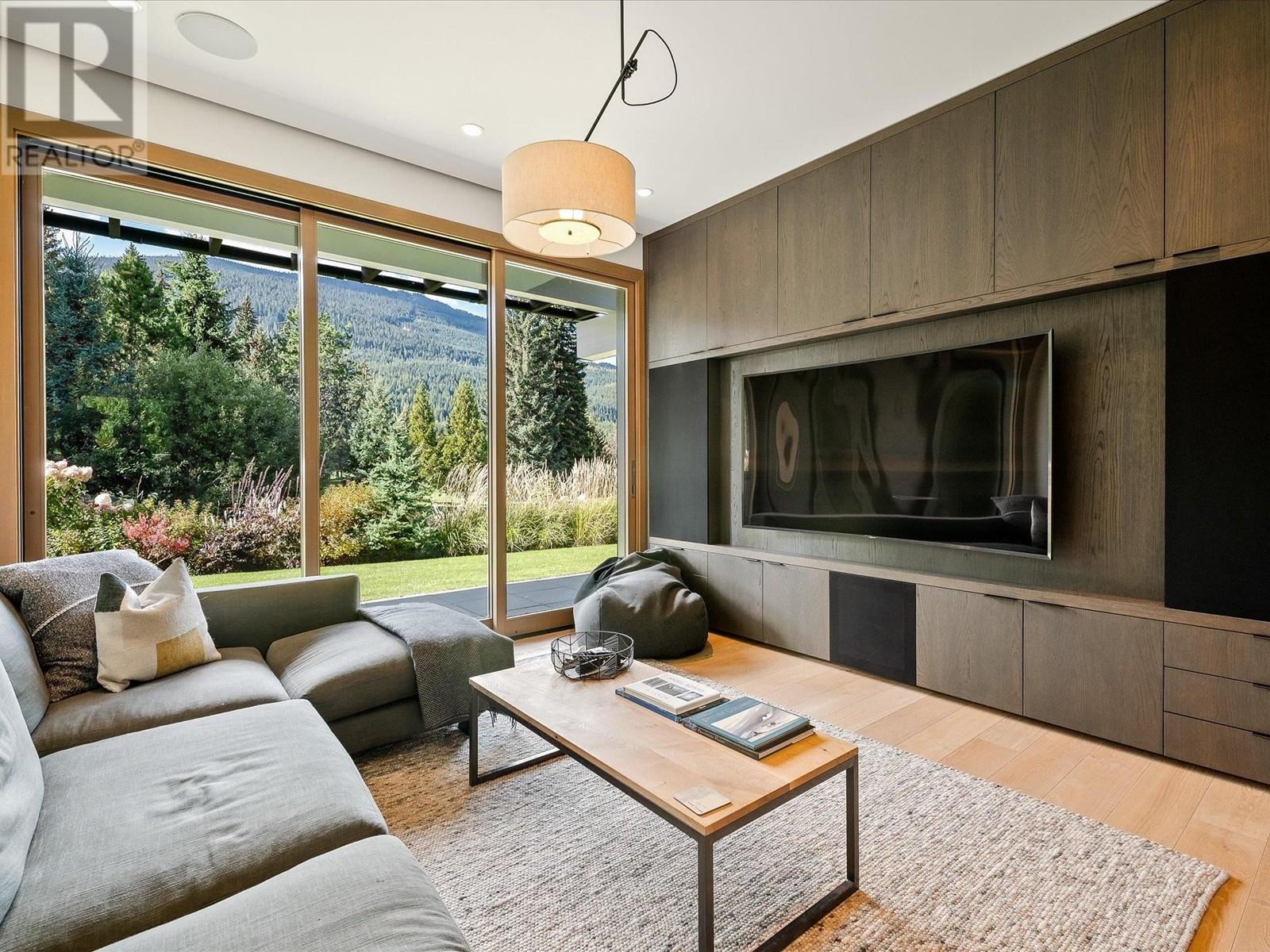 8072 Cypress Place, Whistler, British Columbia  V8E 1J9 - Photo 18 - R2824121