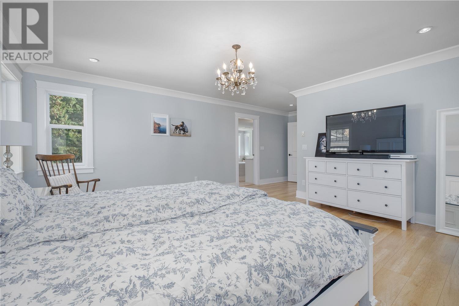 2394 Carmaria Court, North Vancouver, British Columbia  V7J 3M4 - Photo 18 - R2825236