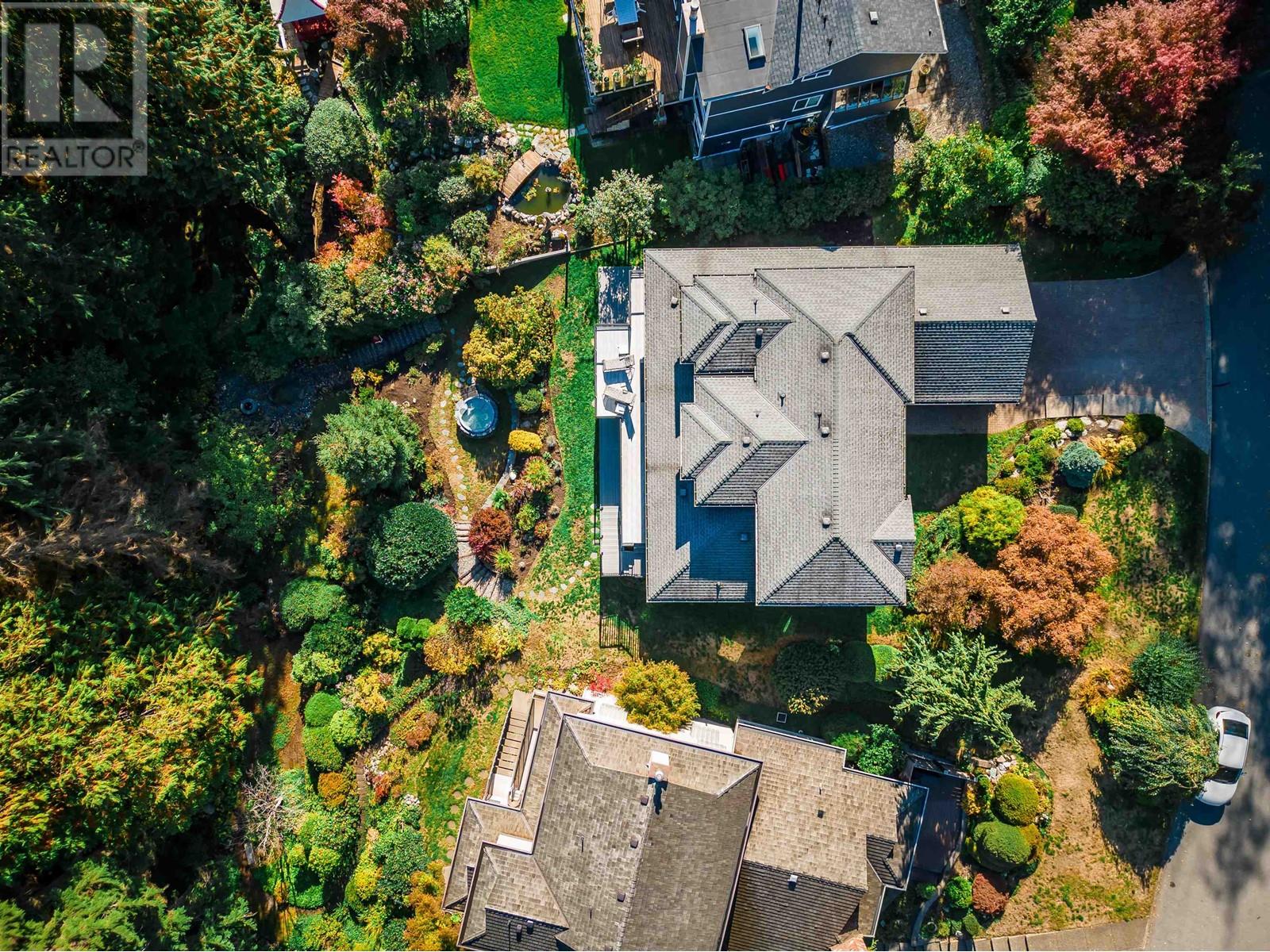 2394 Carmaria Court, North Vancouver, British Columbia  V7J 3M4 - Photo 2 - R2825236
