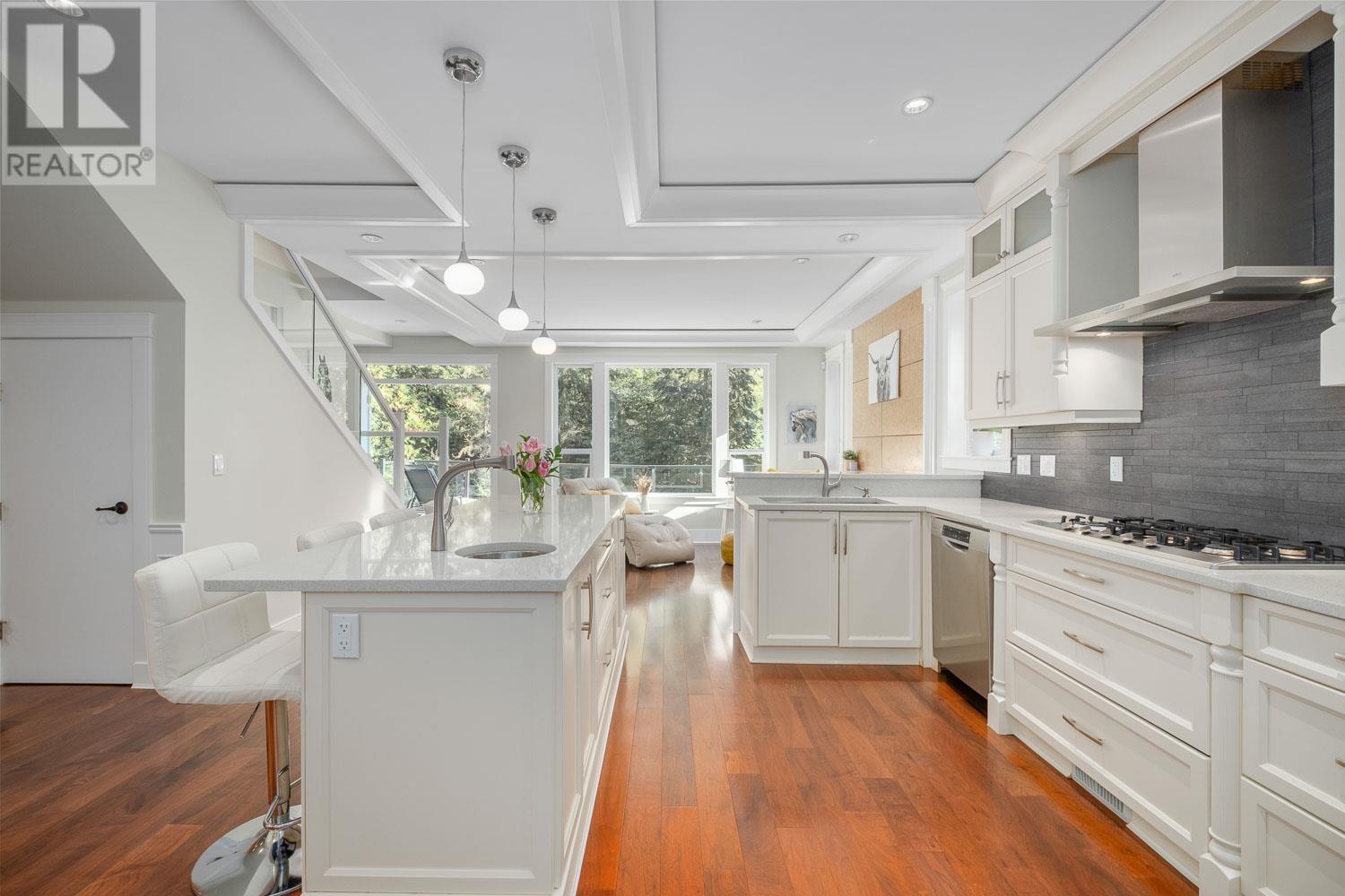 2394 Carmaria Court, North Vancouver, British Columbia  V7J 3M4 - Photo 5 - R2825236