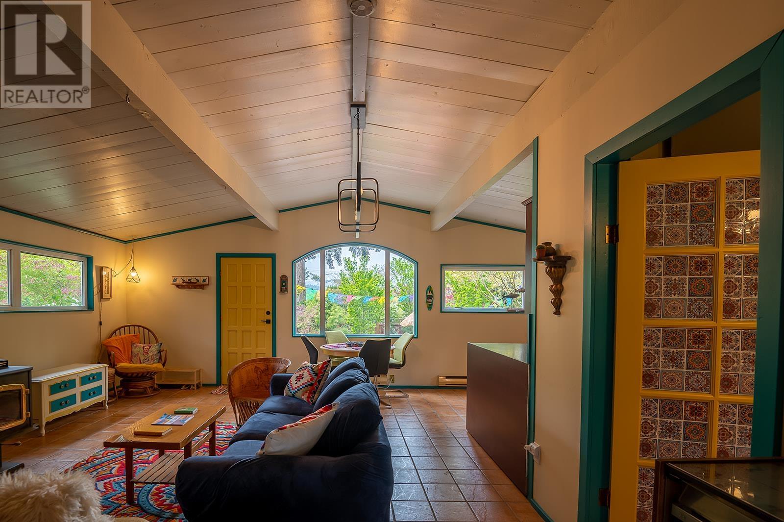 5717 Porpoise Bay Road, Sechelt, British Columbia  V0N 3A0 - Photo 10 - R2825275