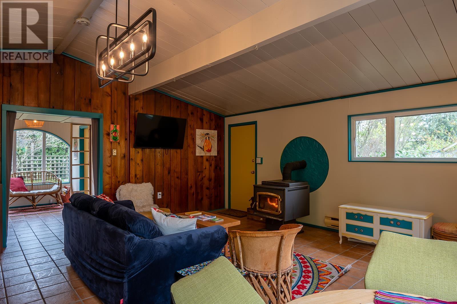 5717 Porpoise Bay Road, Sechelt, British Columbia  V0N 3A0 - Photo 12 - R2825275
