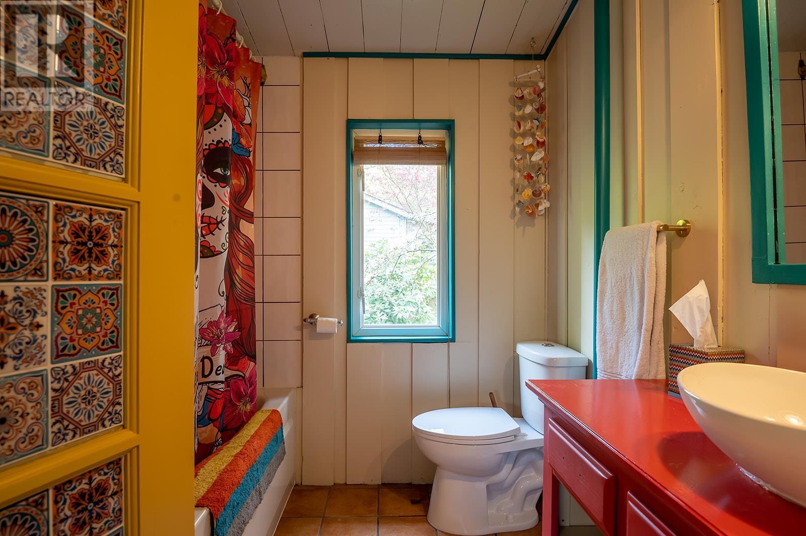 5717 Porpoise Bay Road, Sechelt, British Columbia  V0N 3A0 - Photo 16 - R2825275