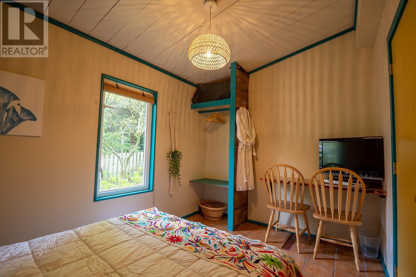 5717 Porpoise Bay Road, Sechelt, British Columbia  V0N 3A0 - Photo 22 - R2825275