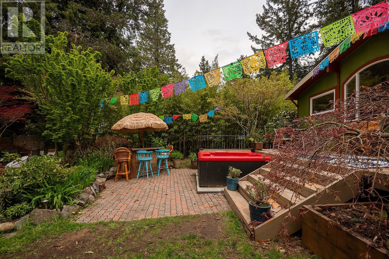 5717 Porpoise Bay Road, Sechelt, British Columbia V0N 3A0 (26180576