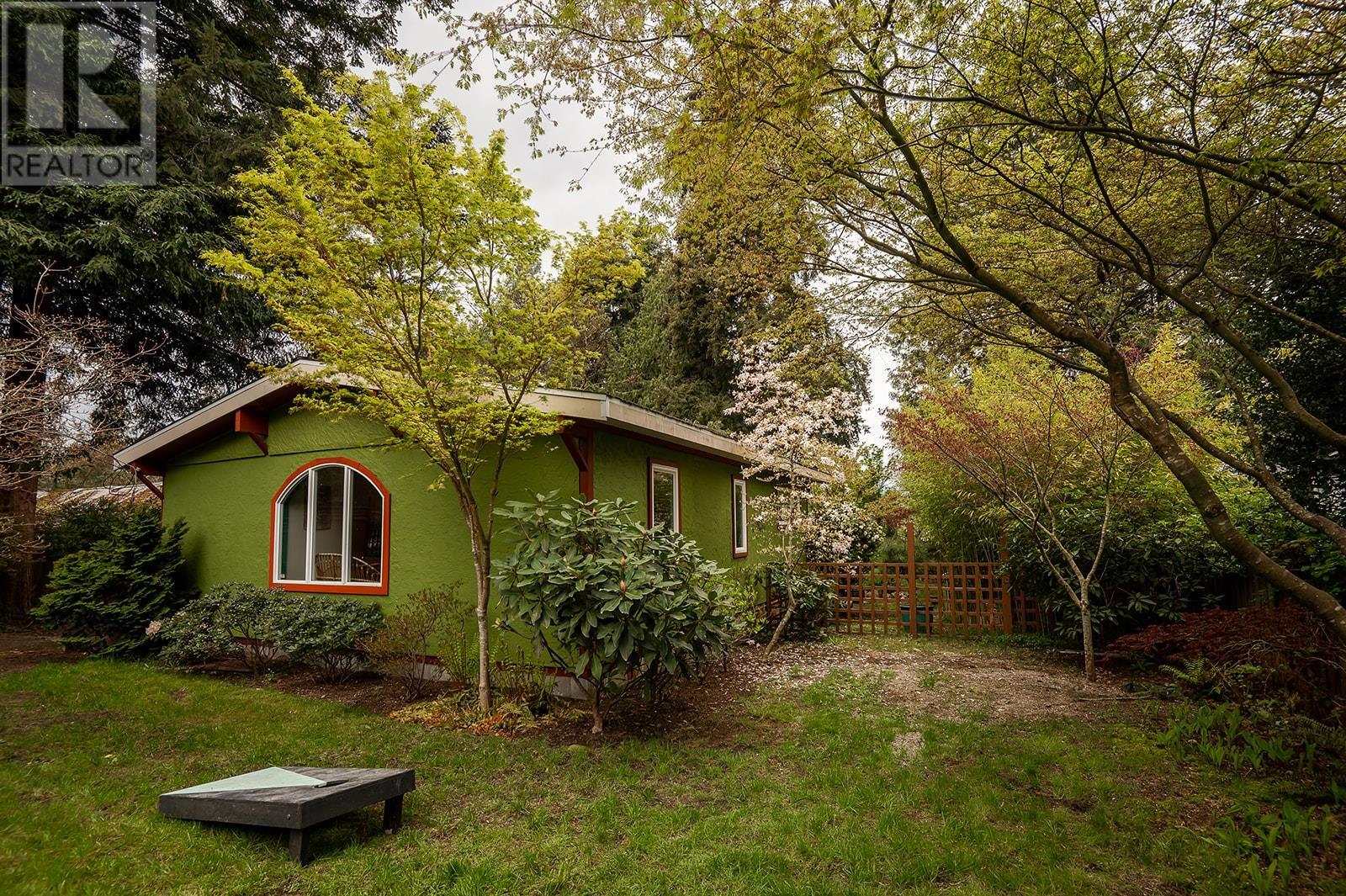 5717 Porpoise Bay Road, Sechelt, British Columbia  V0N 3A0 - Photo 31 - R2825275