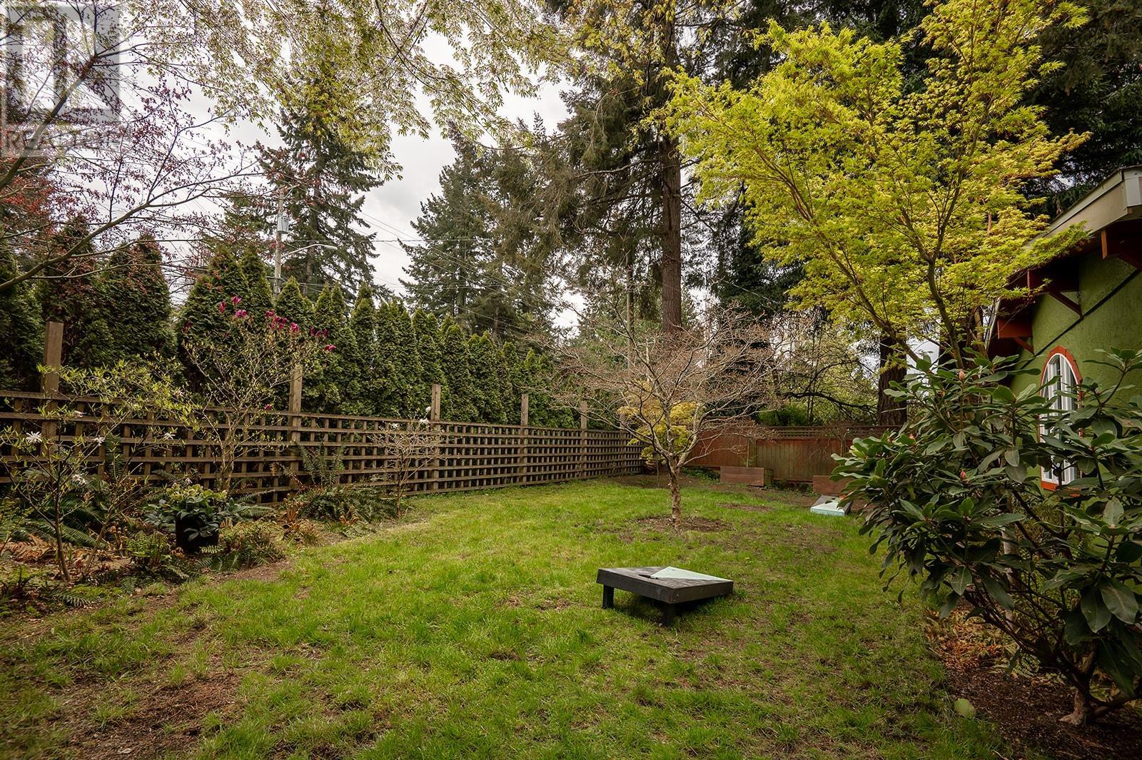 5717 Porpoise Bay Road, Sechelt, British Columbia  V0N 3A0 - Photo 33 - R2825275