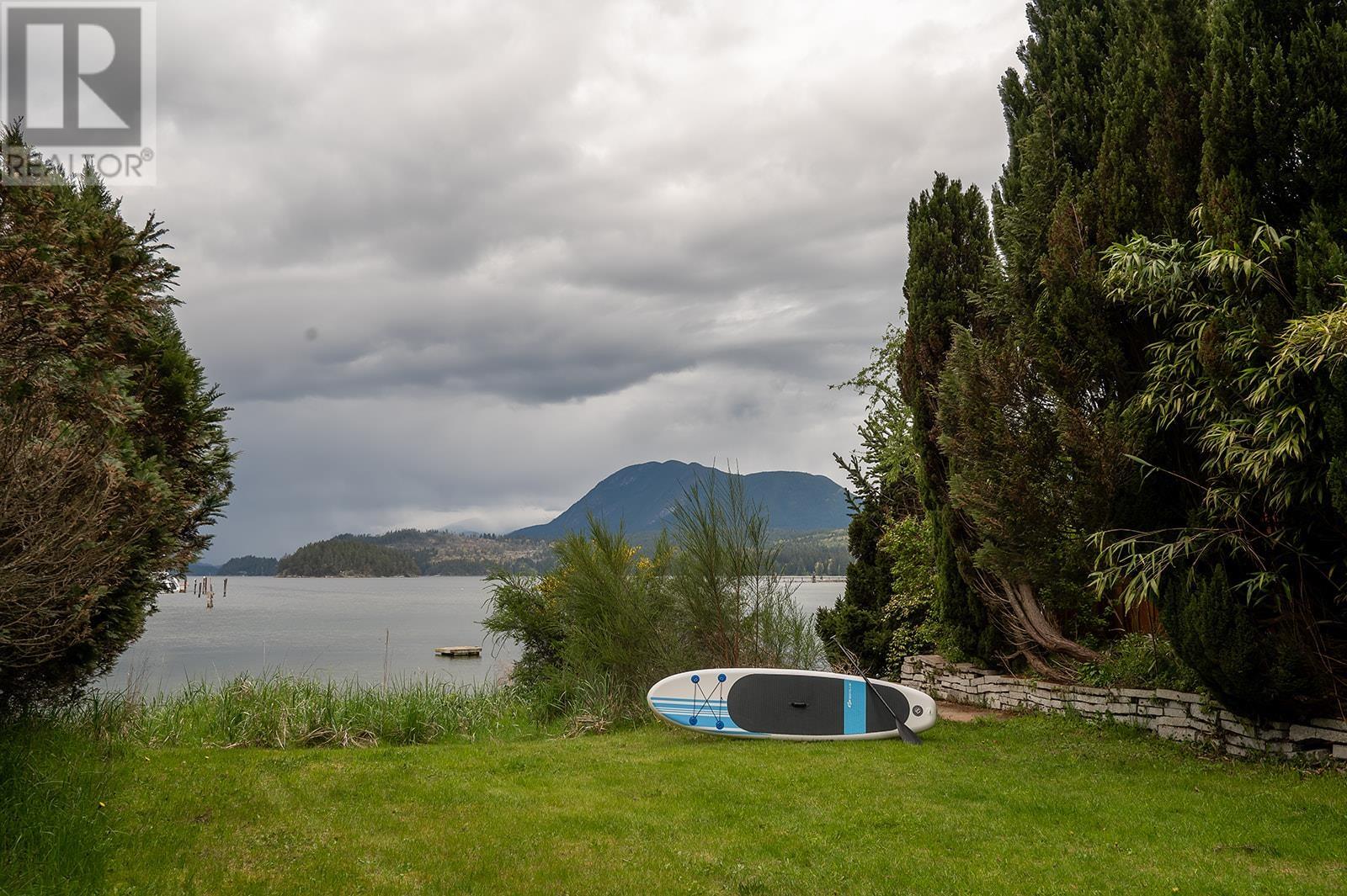 5717 Porpoise Bay Road, Sechelt, British Columbia  V0N 3A0 - Photo 36 - R2825275