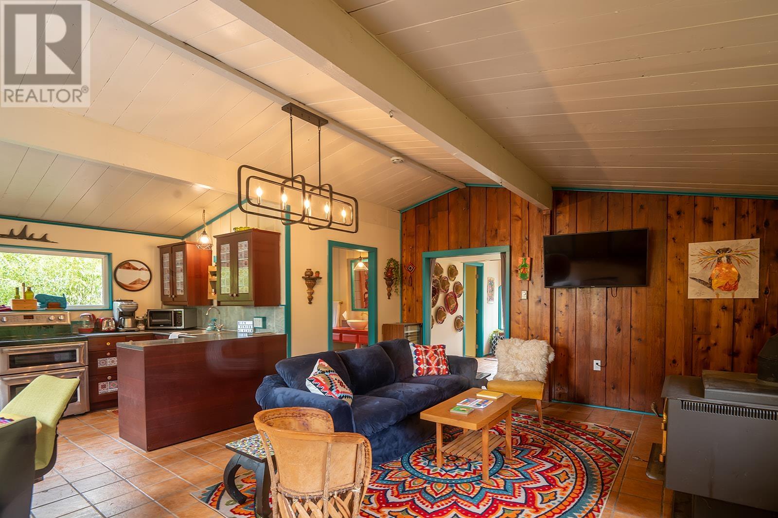 5717 Porpoise Bay Road, Sechelt, British Columbia  V0N 3A0 - Photo 6 - R2825275
