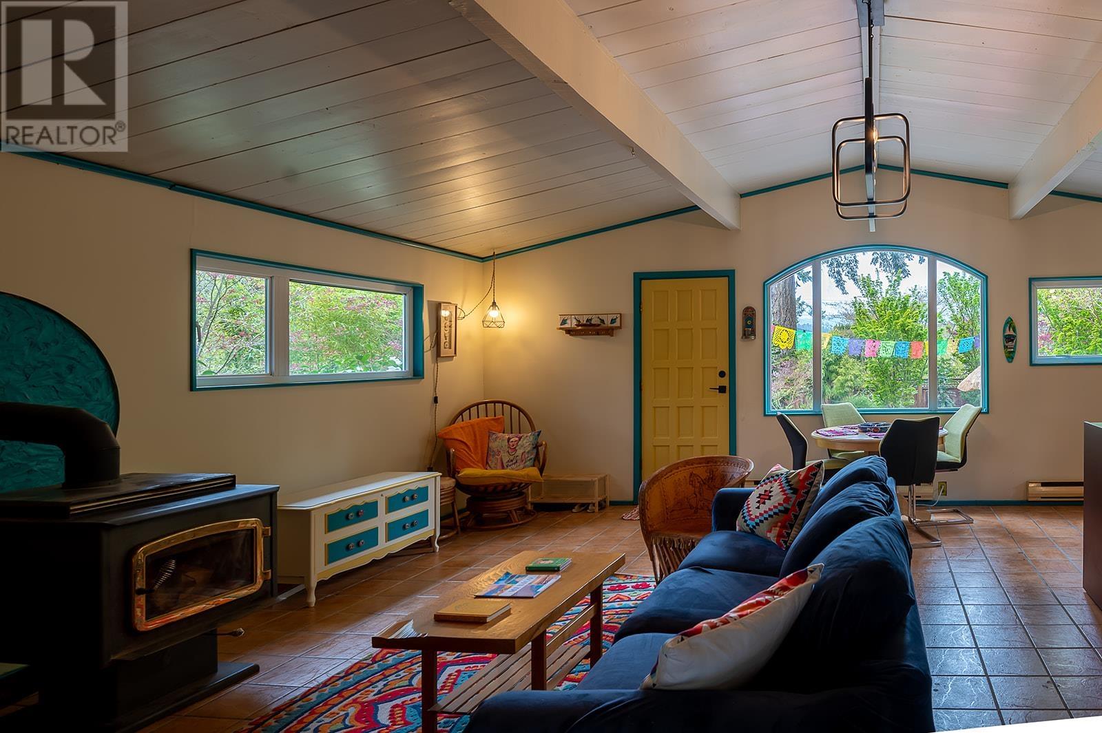 5717 Porpoise Bay Road, Sechelt, British Columbia  V0N 3A0 - Photo 9 - R2825275