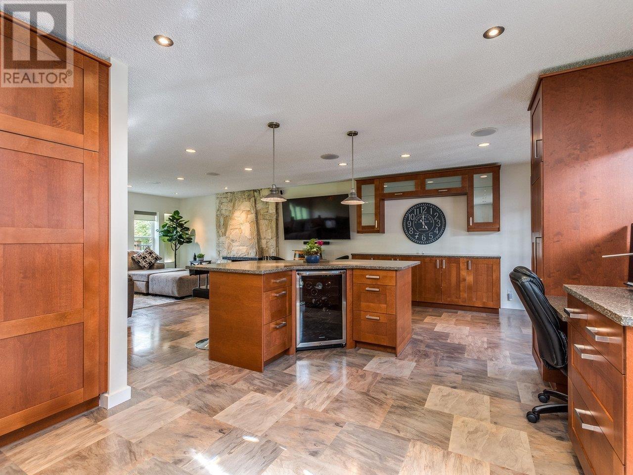 2520 Dewdney Trunk Road, Coquitlam, British Columbia  V3H 2E5 - Photo 11 - R2825273