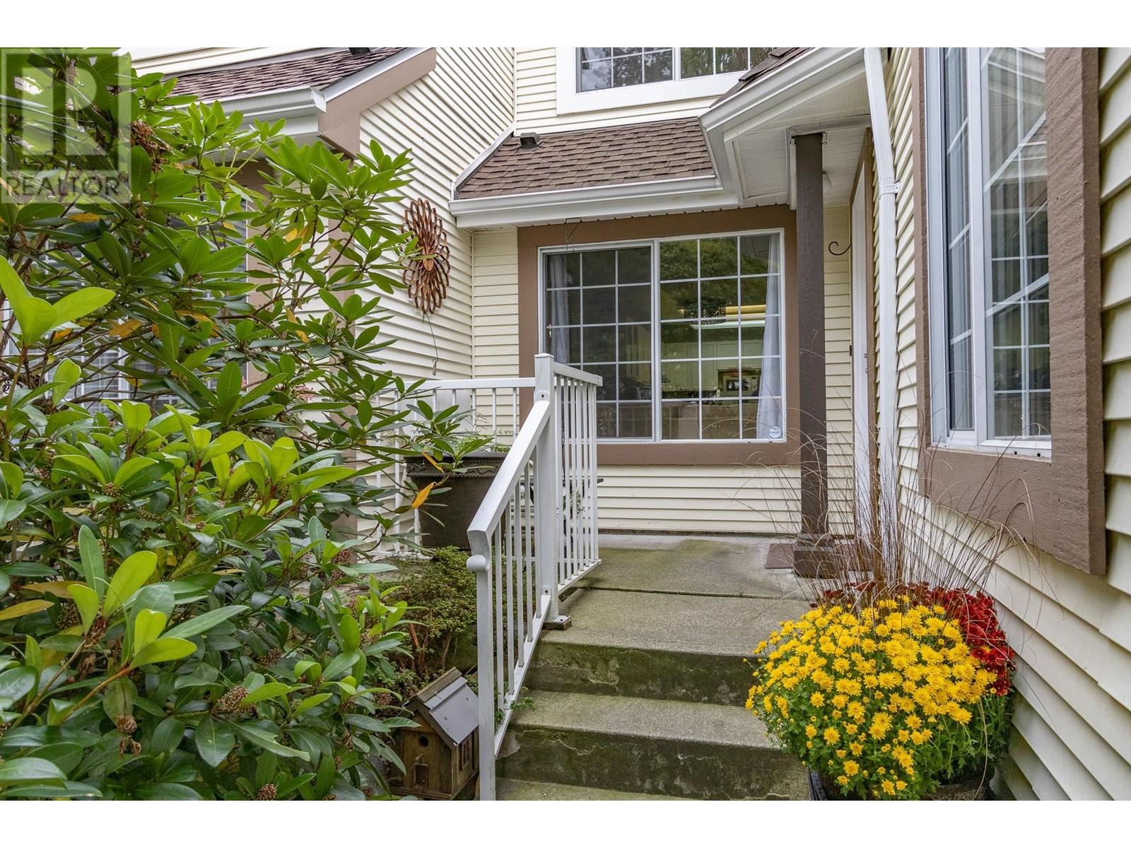 4 3939 Indian River Drive, North Vancouver, British Columbia  V7G 2P5 - Photo 2 - R2823550