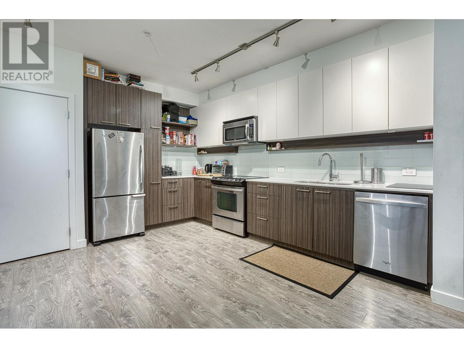 105 608 Como Lake Avenue, Coquitlam, British Columbia  V3J 0B2 - Photo 4 - R2824935