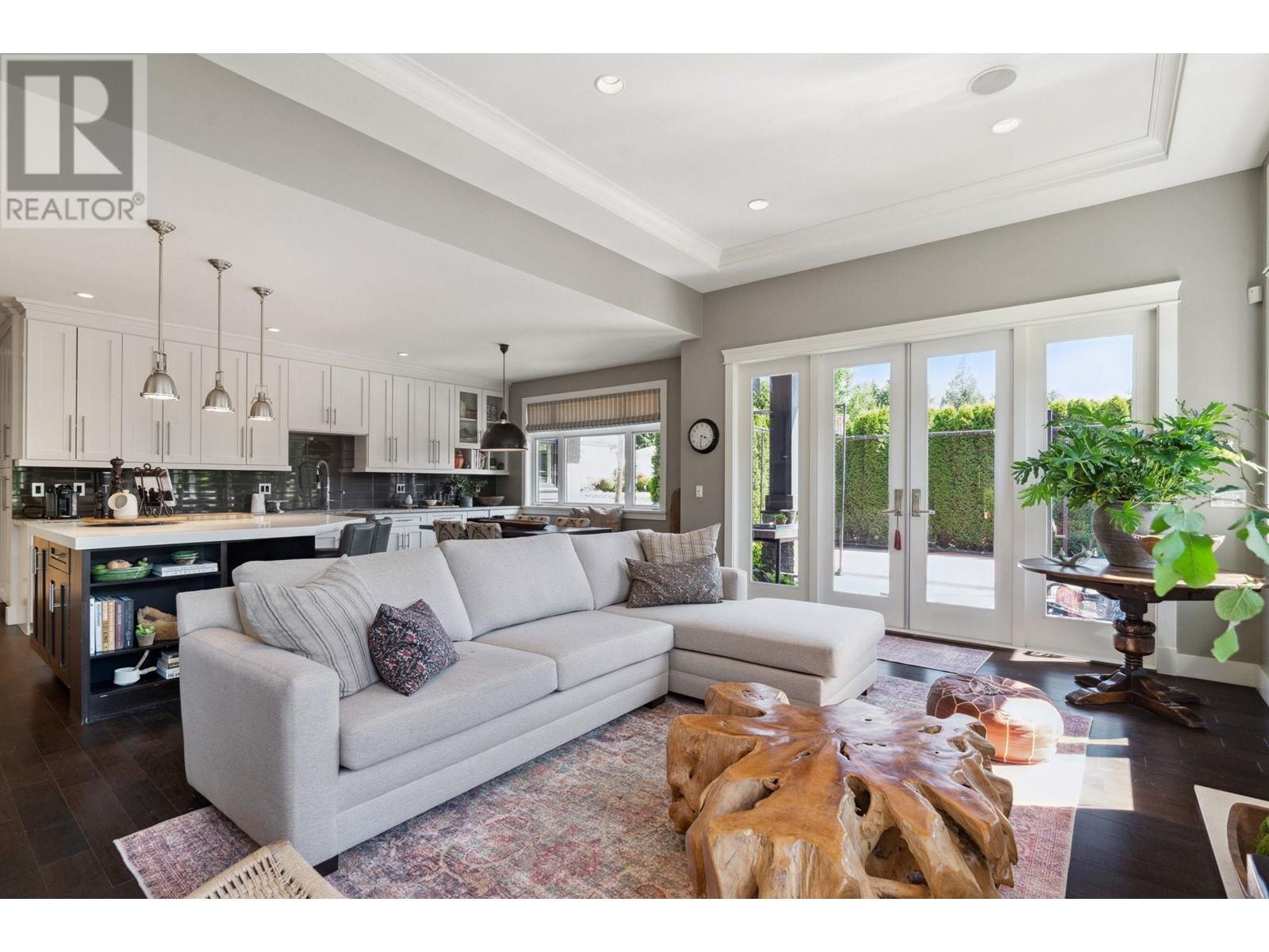 4020 Glenview Crescent, North Vancouver, British Columbia  V7R 3G4 - Photo 4 - R2825308