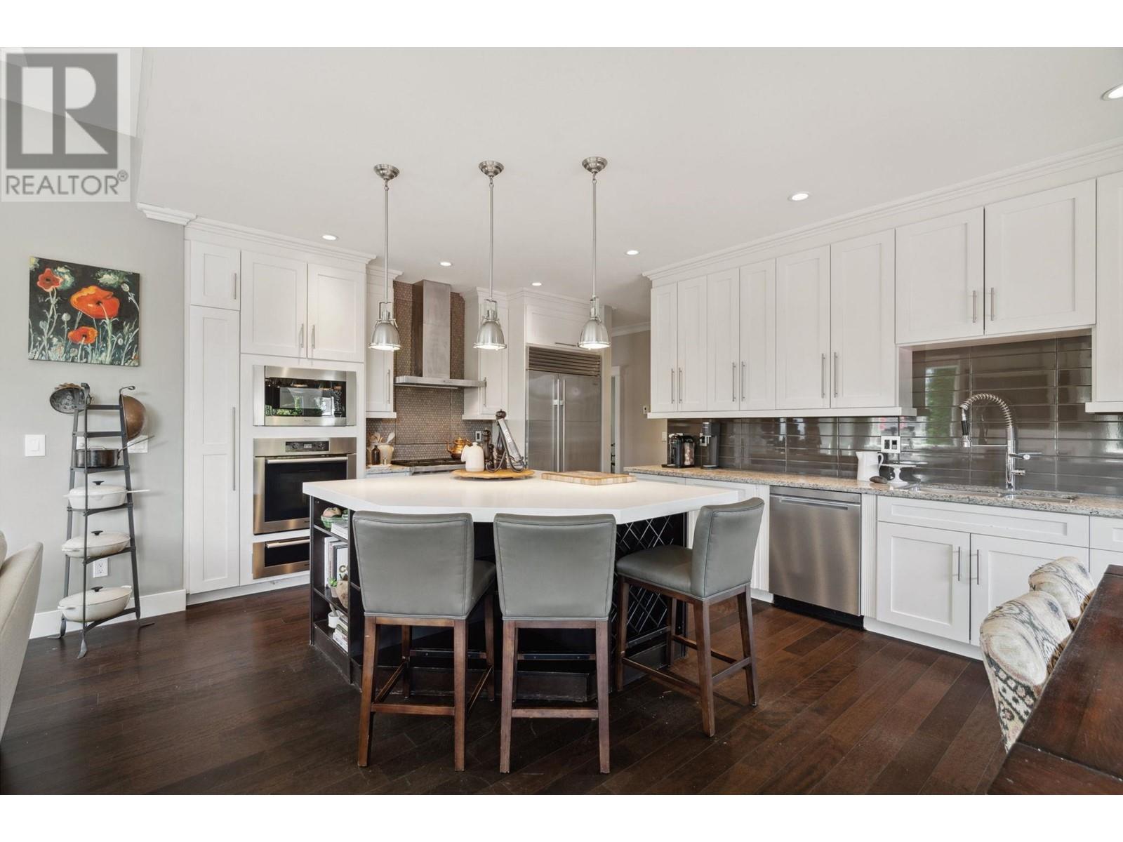 4020 Glenview Crescent, North Vancouver, British Columbia  V7R 3G4 - Photo 5 - R2825308
