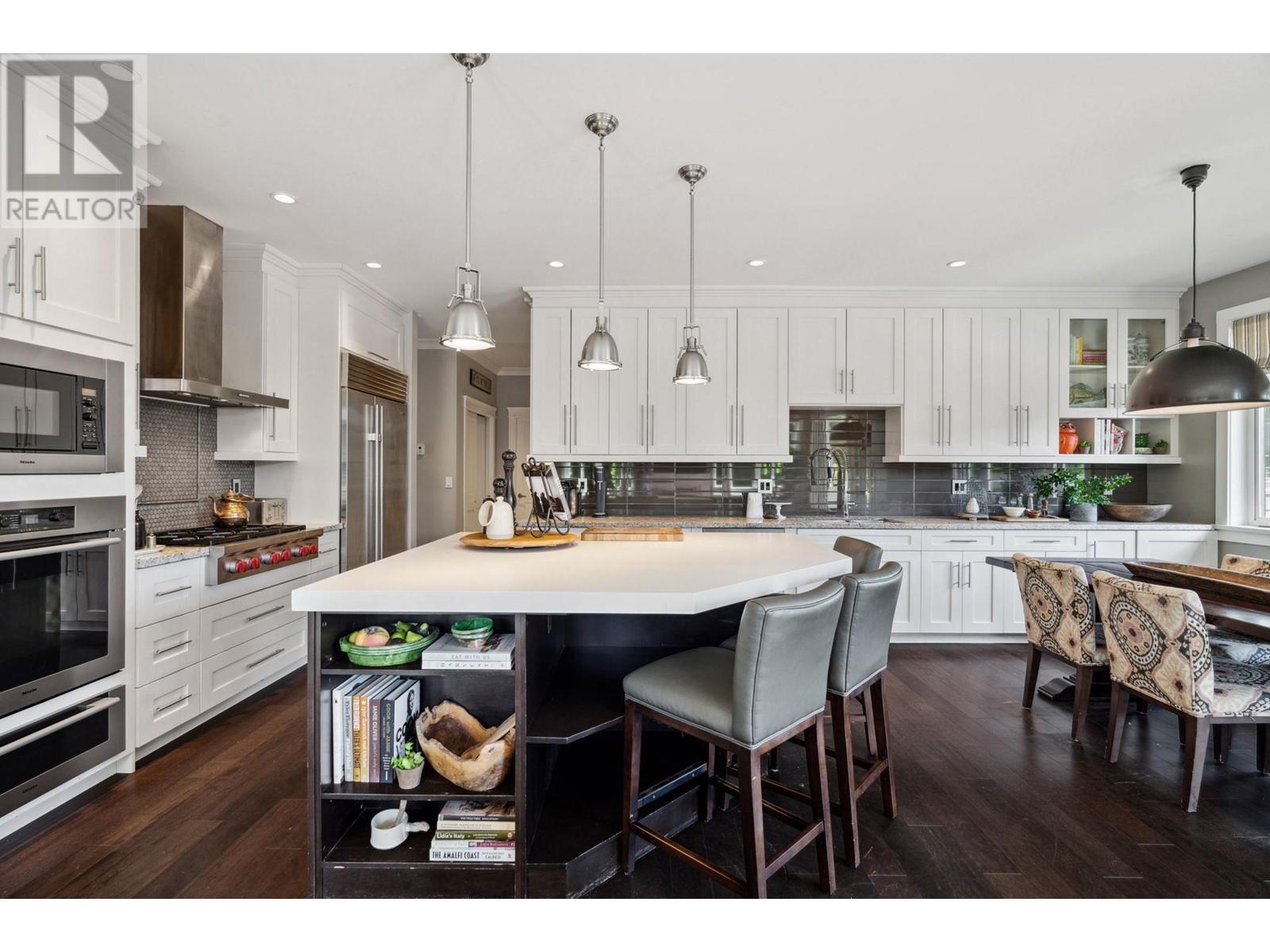 4020 Glenview Crescent, North Vancouver, British Columbia  V7R 3G4 - Photo 6 - R2825308