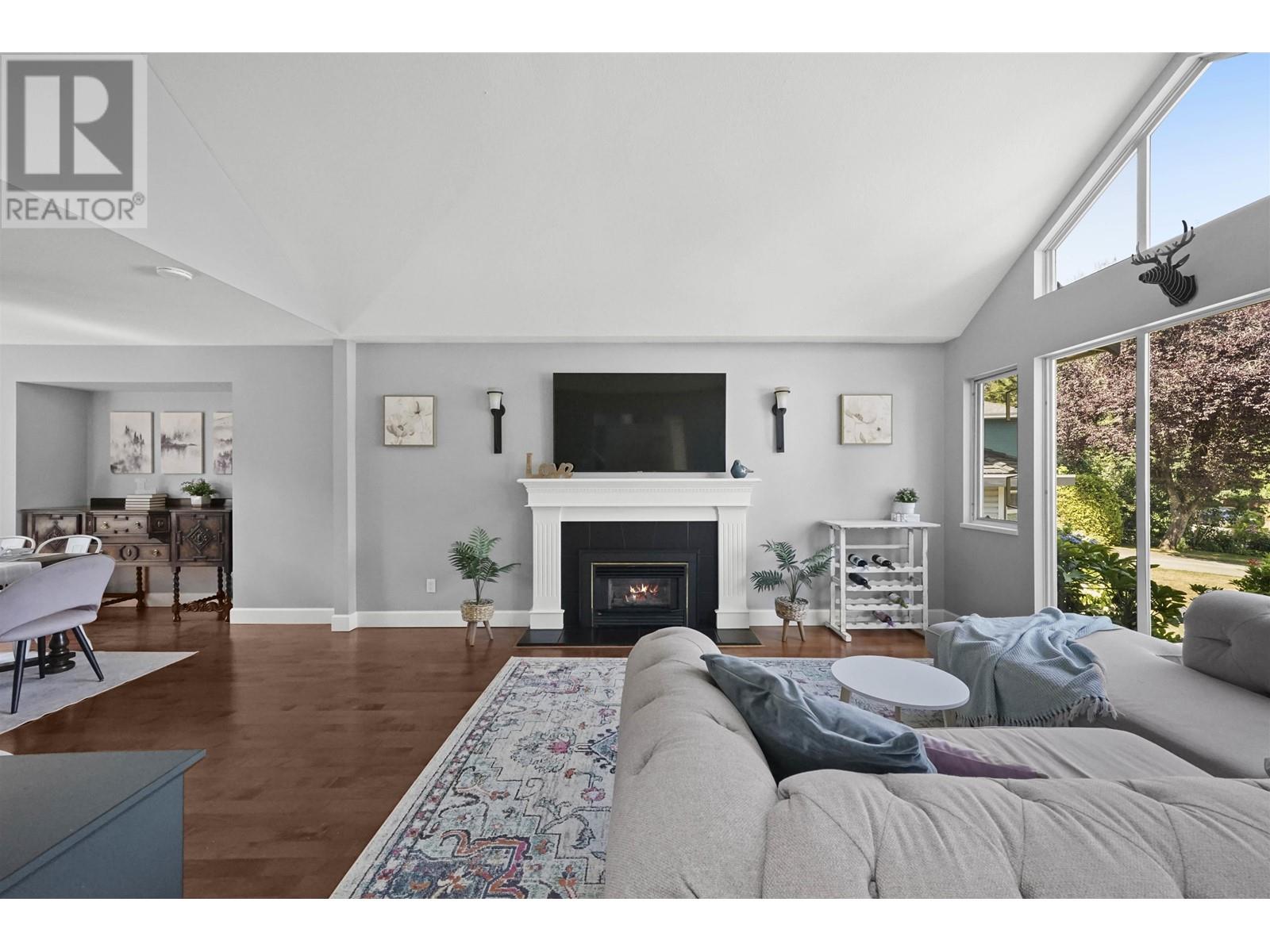 20520 123b Avenue, Maple Ridge, British Columbia  V2X 0L9 - Photo 2 - R2825315
