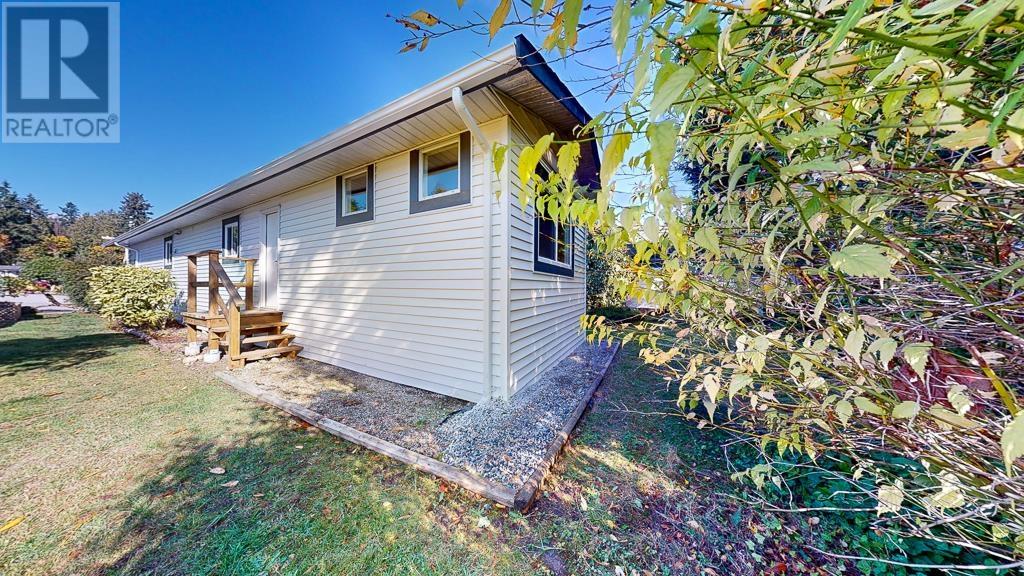 33 4496 Sunshine Coast Highway Highway, Sechelt, British Columbia  V7Z 0C3 - Photo 3 - R2825170