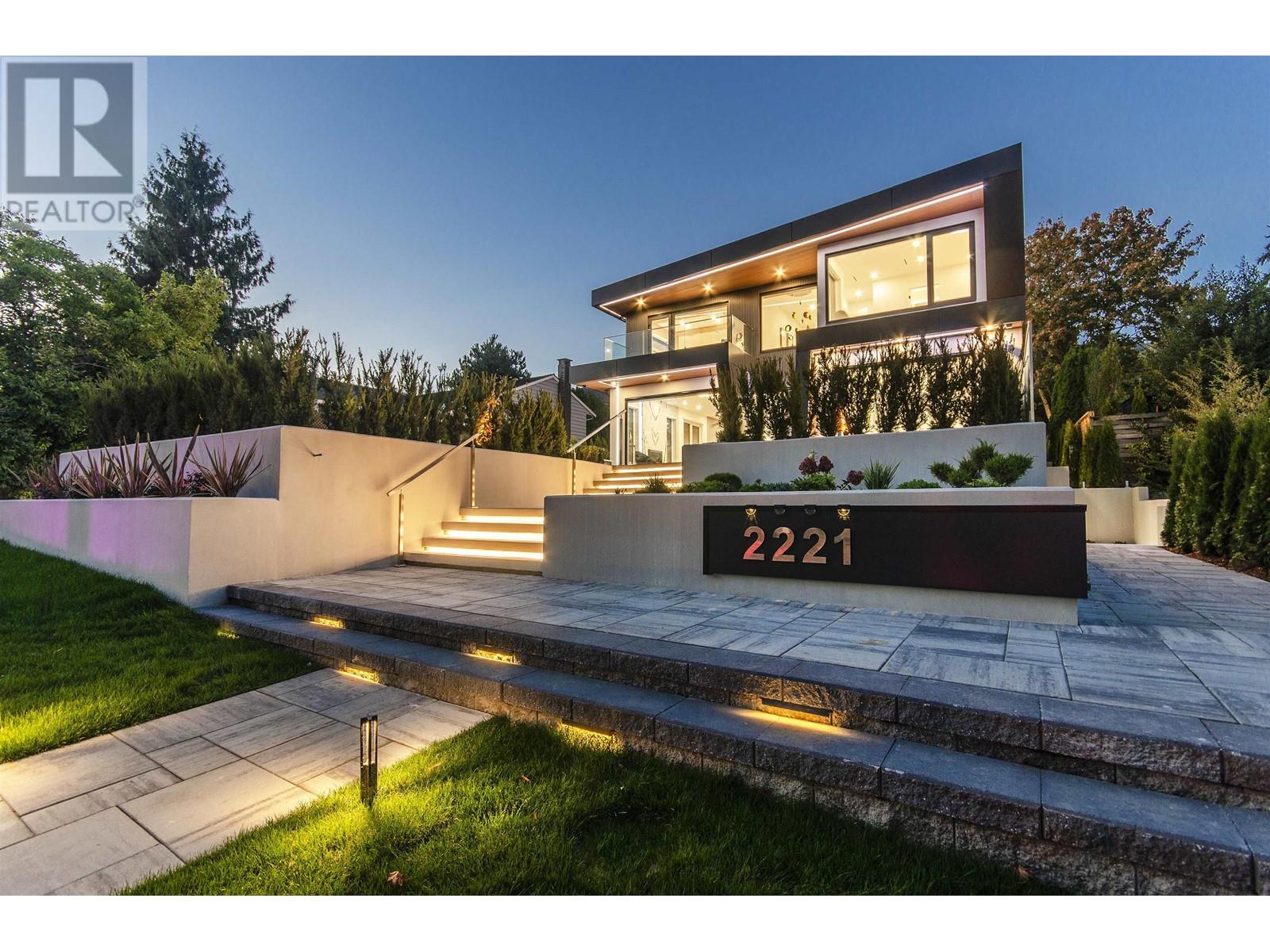 2221 KINGS AVENUE, west vancouver, British Columbia