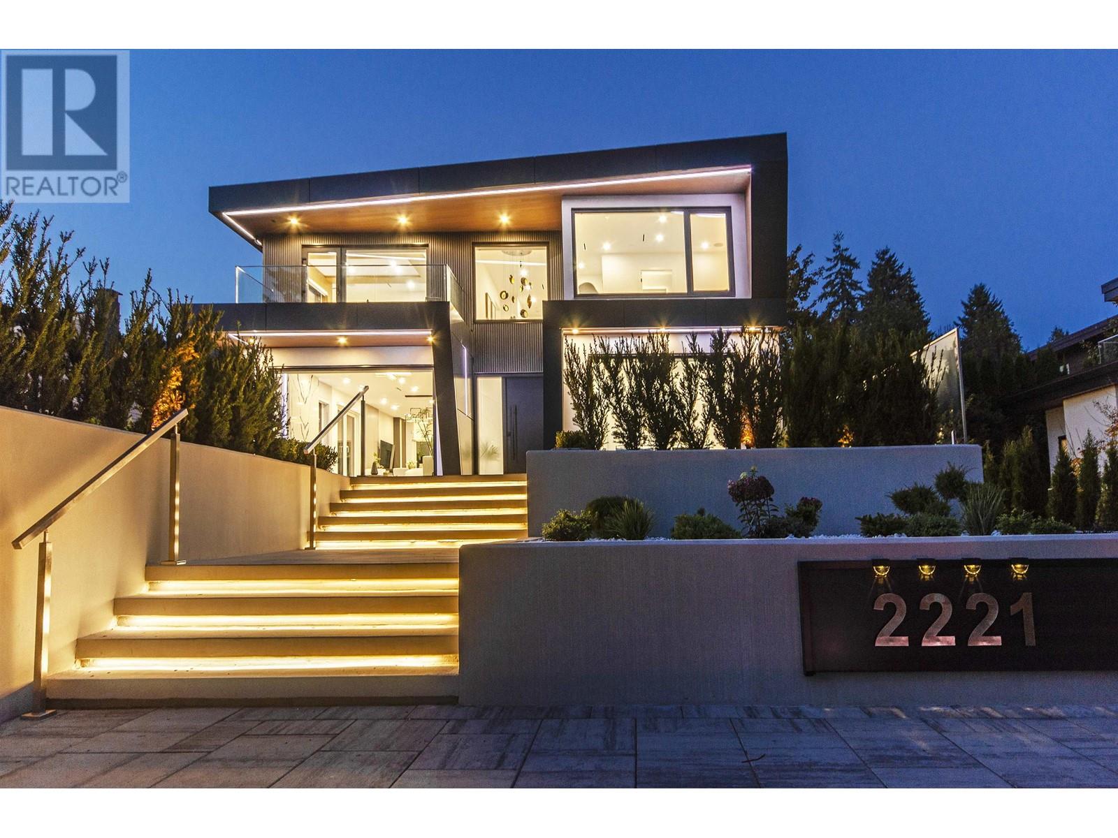 2221 Kings Avenue, West Vancouver, British Columbia  V7V 2C1 - Photo 2 - R2825335
