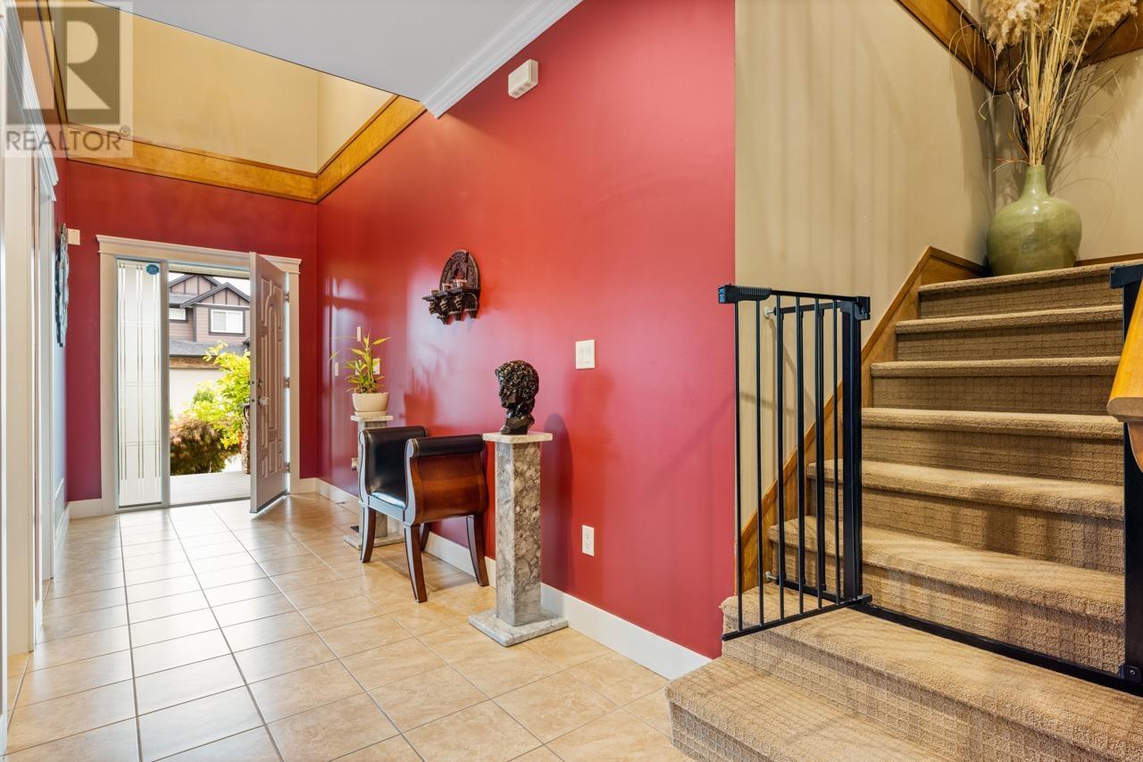 10100 242 Street, Maple Ridge, British Columbia  V2W 0E6 - Photo 4 - R2825363