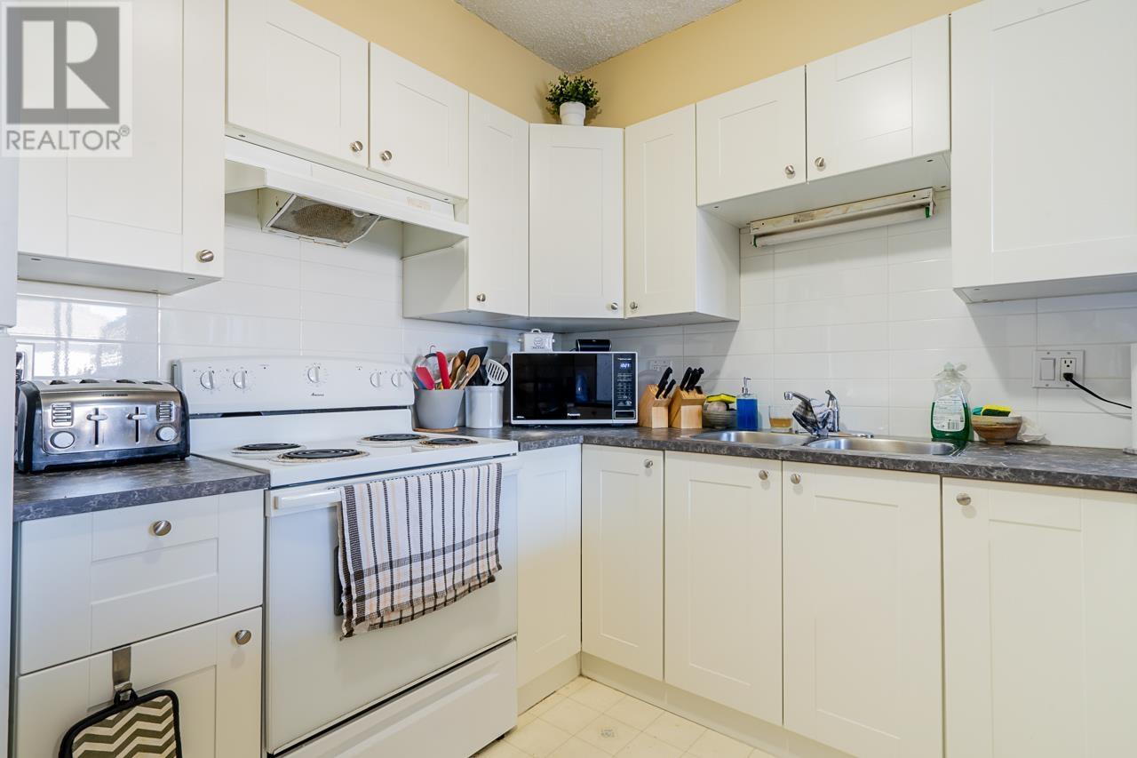 6975 Aubrey Street, Burnaby, British Columbia  V5B 2E4 - Photo 16 - R2825334