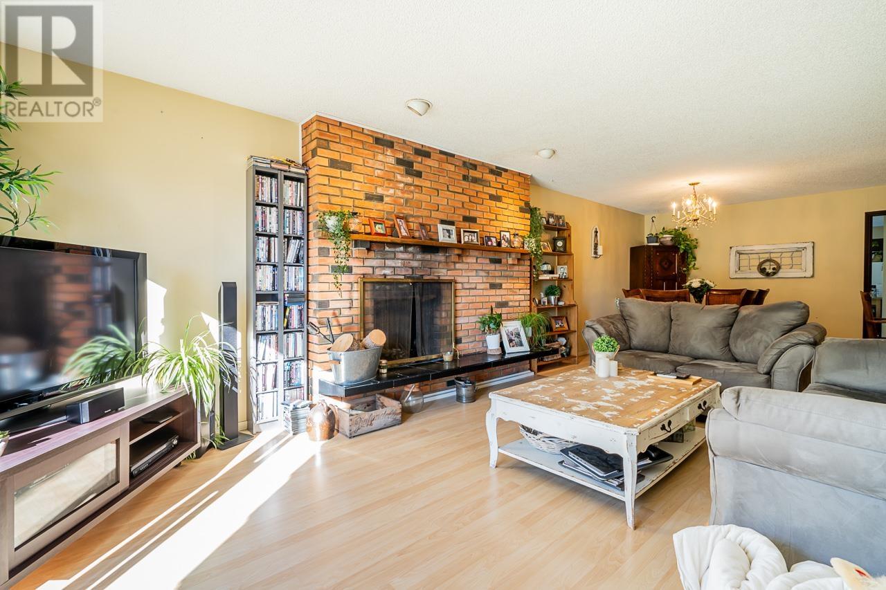 6975 Aubrey Street, Burnaby, British Columbia  V5B 2E4 - Photo 15 - R2825334