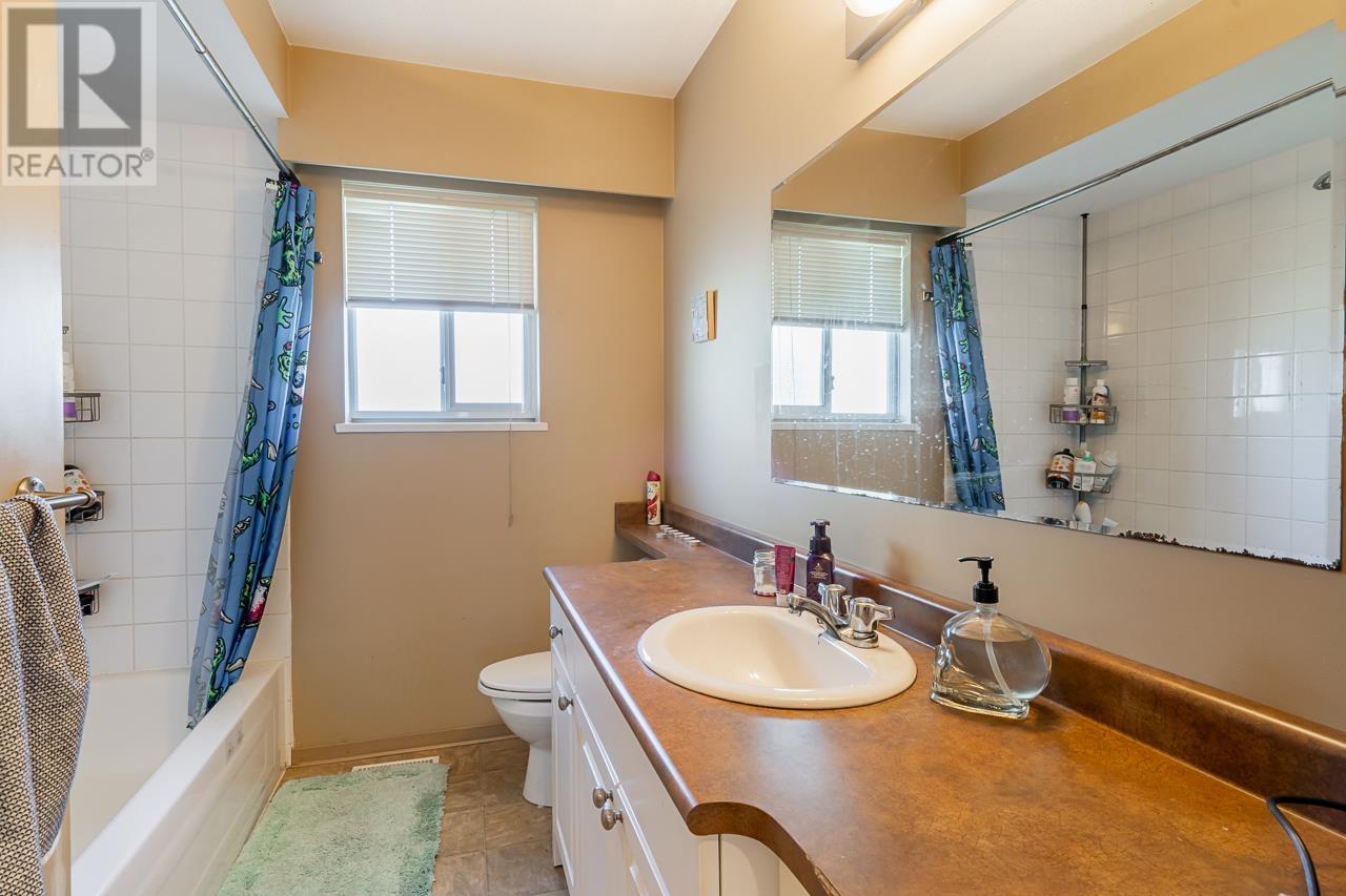 6975 Aubrey Street, Burnaby, British Columbia  V5B 2E4 - Photo 9 - R2825334