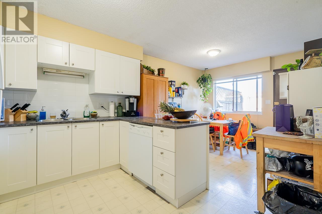 6975 Aubrey Street, Burnaby, British Columbia  V5B 2E4 - Photo 17 - R2825334