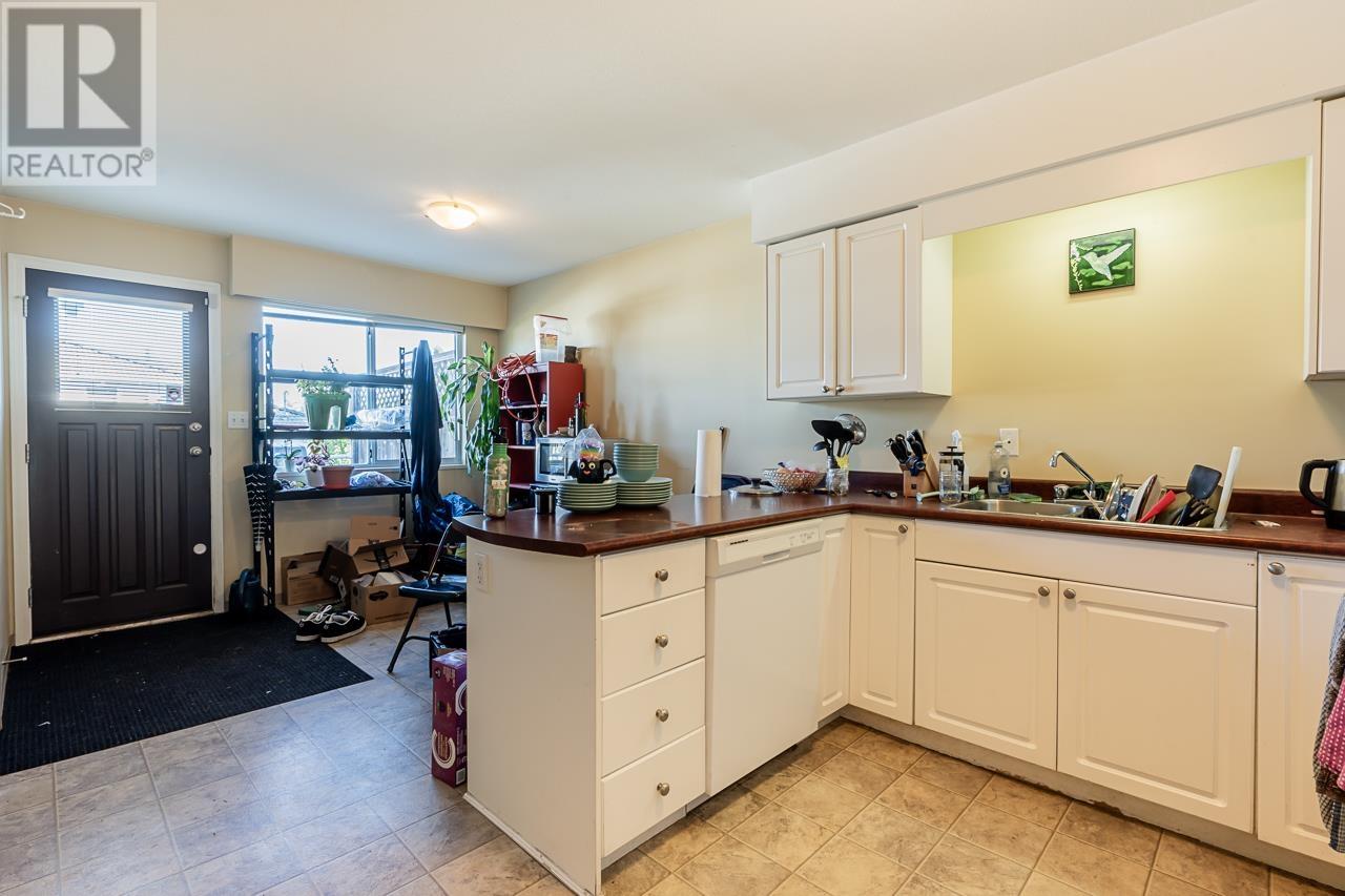 6975 Aubrey Street, Burnaby, British Columbia  V5B 2E4 - Photo 10 - R2825334