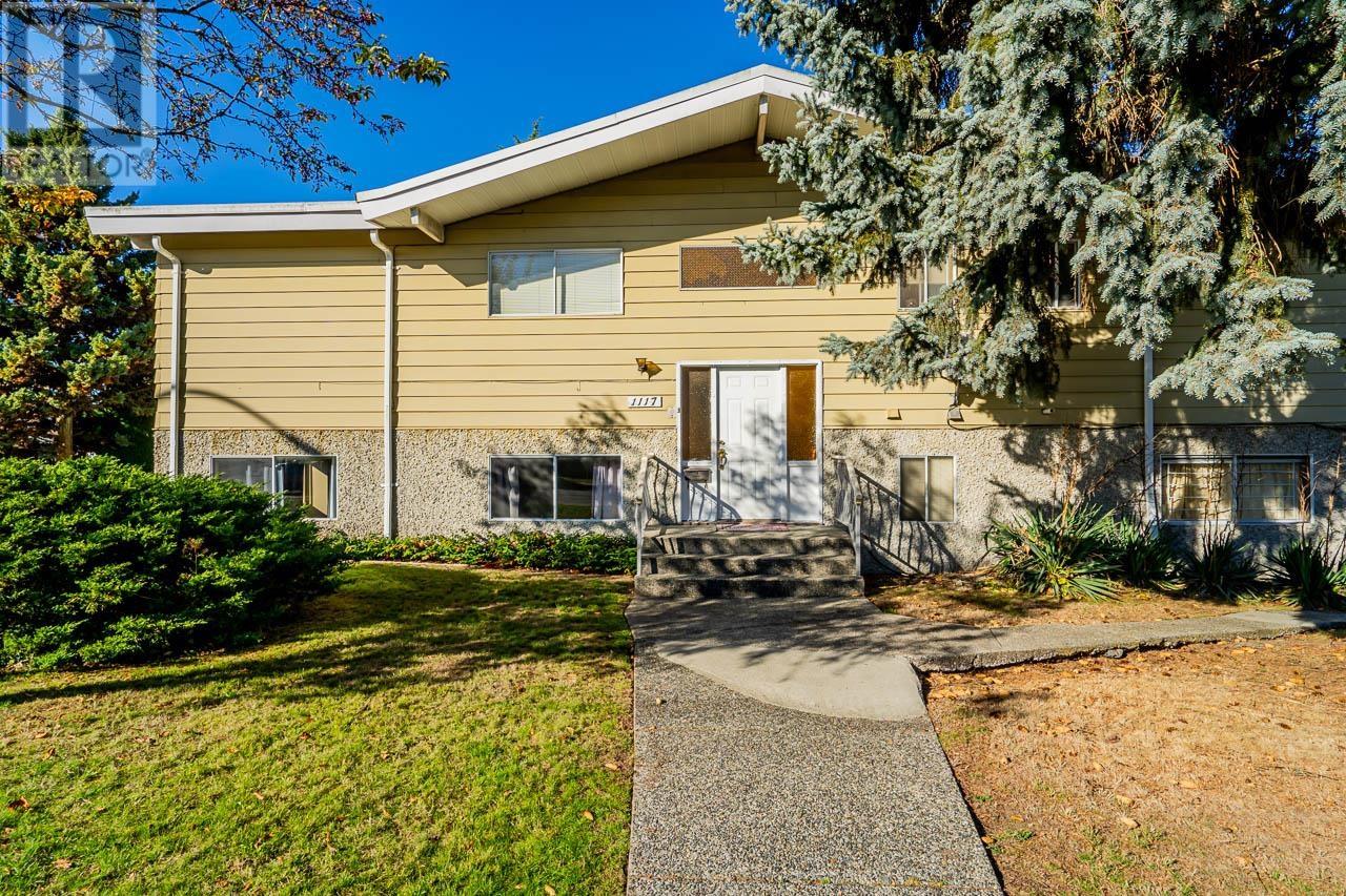 6975 Aubrey Street, Burnaby, British Columbia  V5B 2E4 - Photo 2 - R2825334