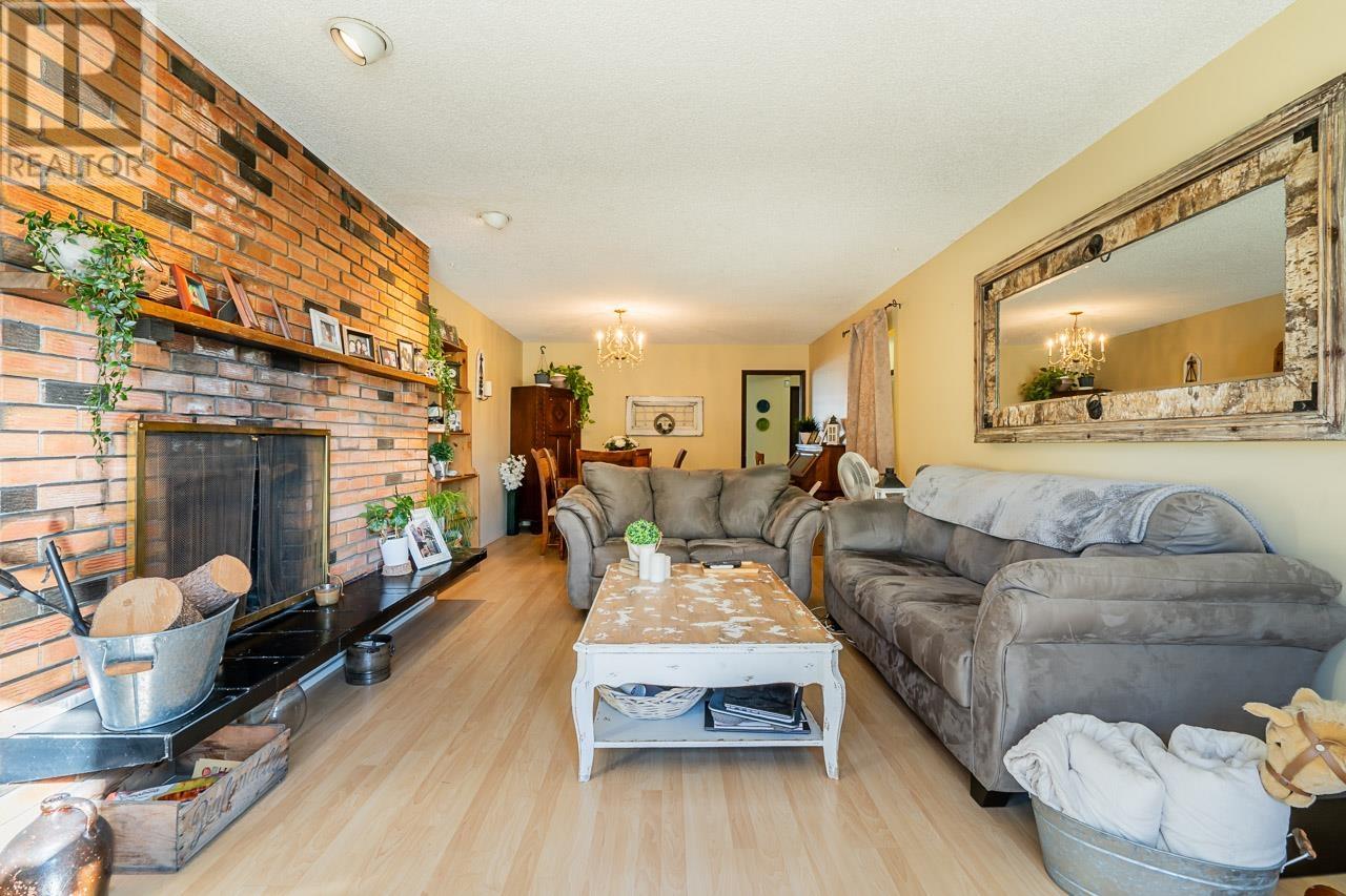 6975 Aubrey Street, Burnaby, British Columbia  V5B 2E4 - Photo 14 - R2825334