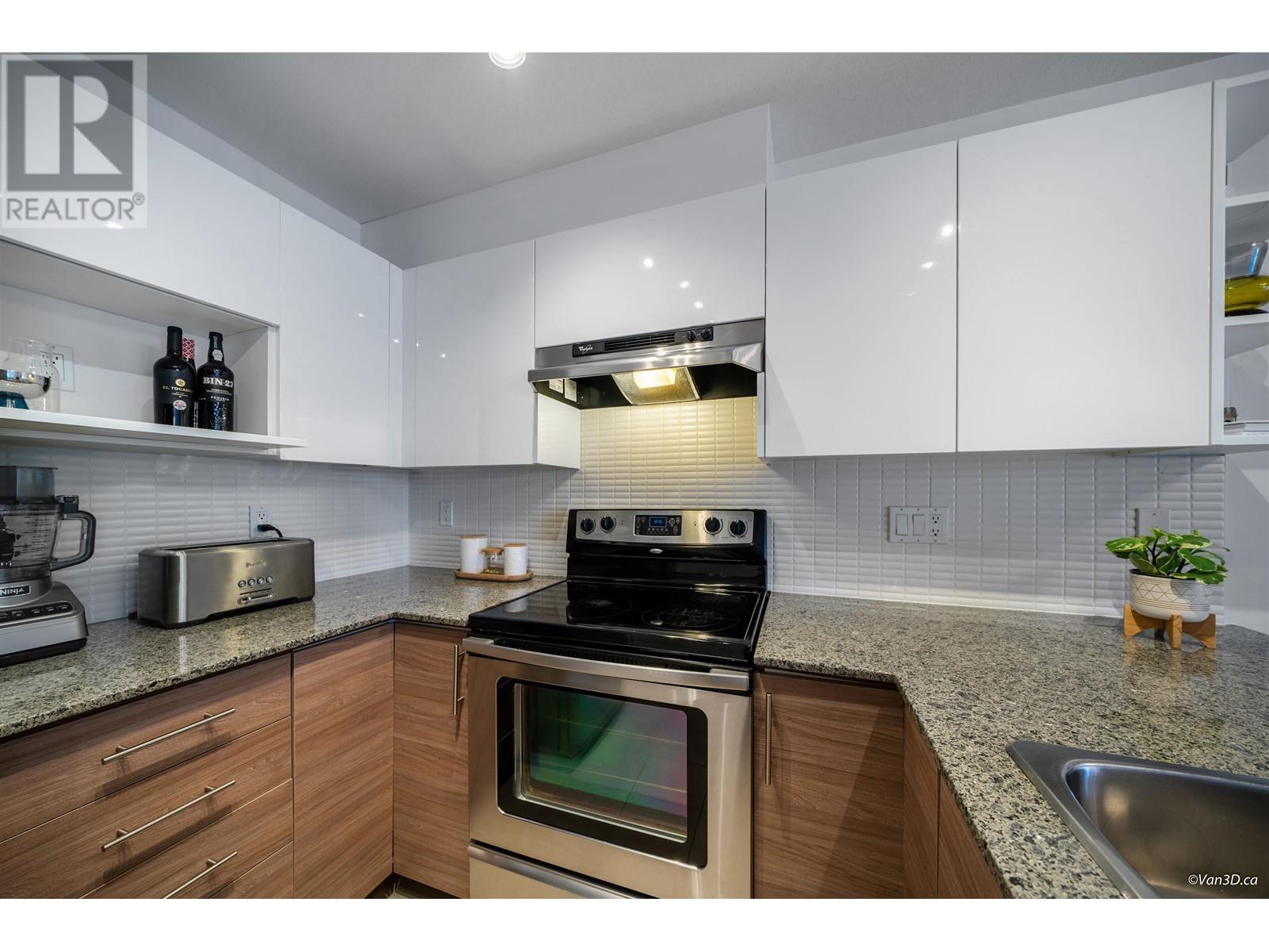 310 4728 Brentwood Drive, Burnaby, British Columbia  V5C 0G2 - Photo 5 - R2825434