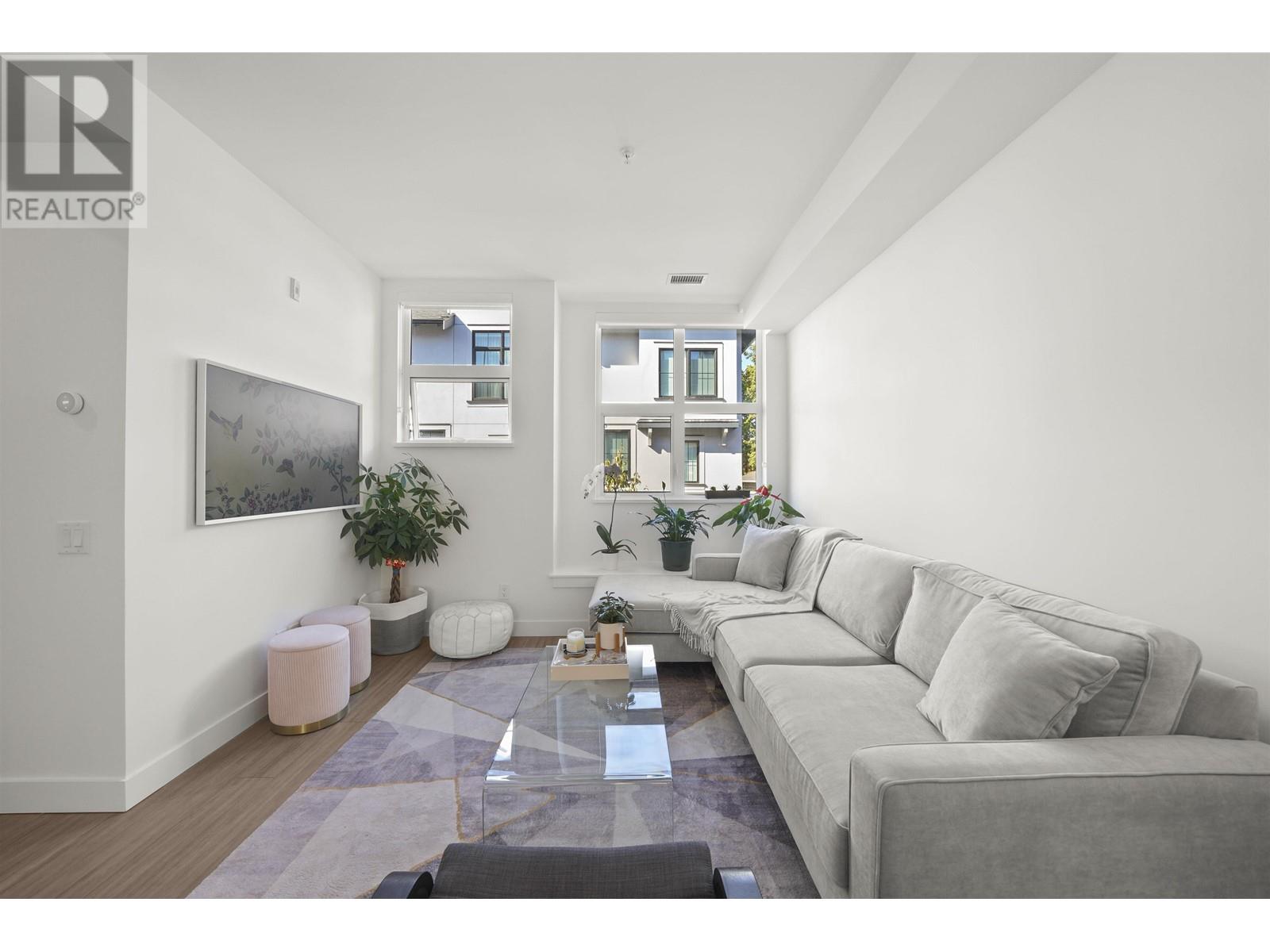 237 2060 Curling Road, North Vancouver, British Columbia  V7P 0E1 - Photo 2 - R2825467