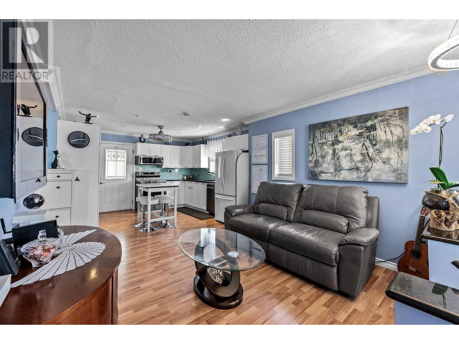 6654 Imperial Street, Burnaby, British Columbia  V5E 1M8 - Photo 5 - R2825412