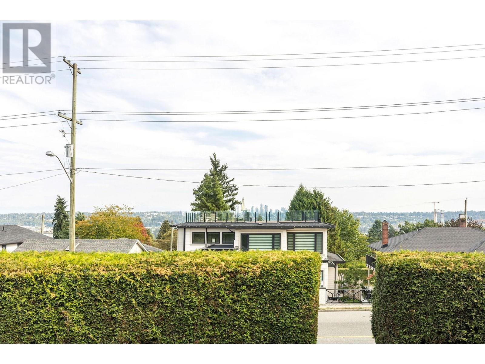 227 E Eighth Avenue, New Westminster, British Columbia  V3L 4K3 - Photo 2 - R2825506