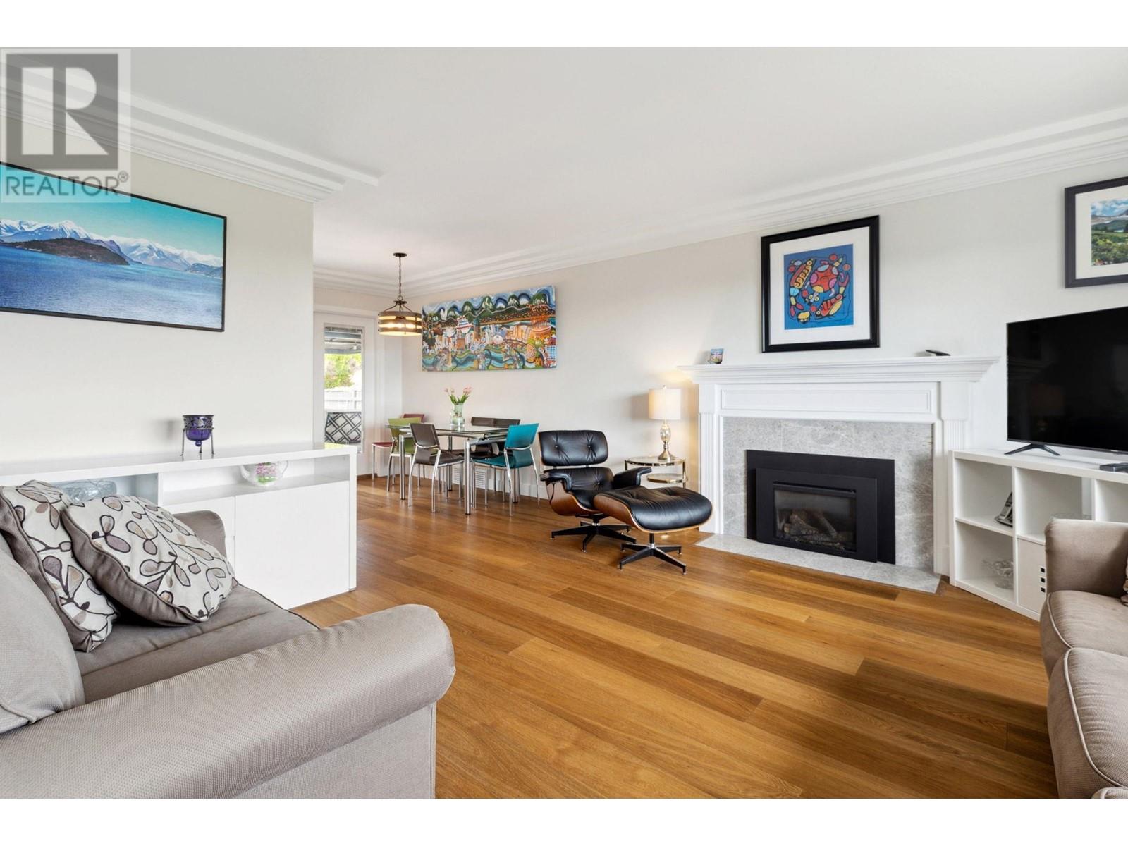 227 E Eighth Avenue, New Westminster, British Columbia  V3L 4K3 - Photo 3 - R2825506