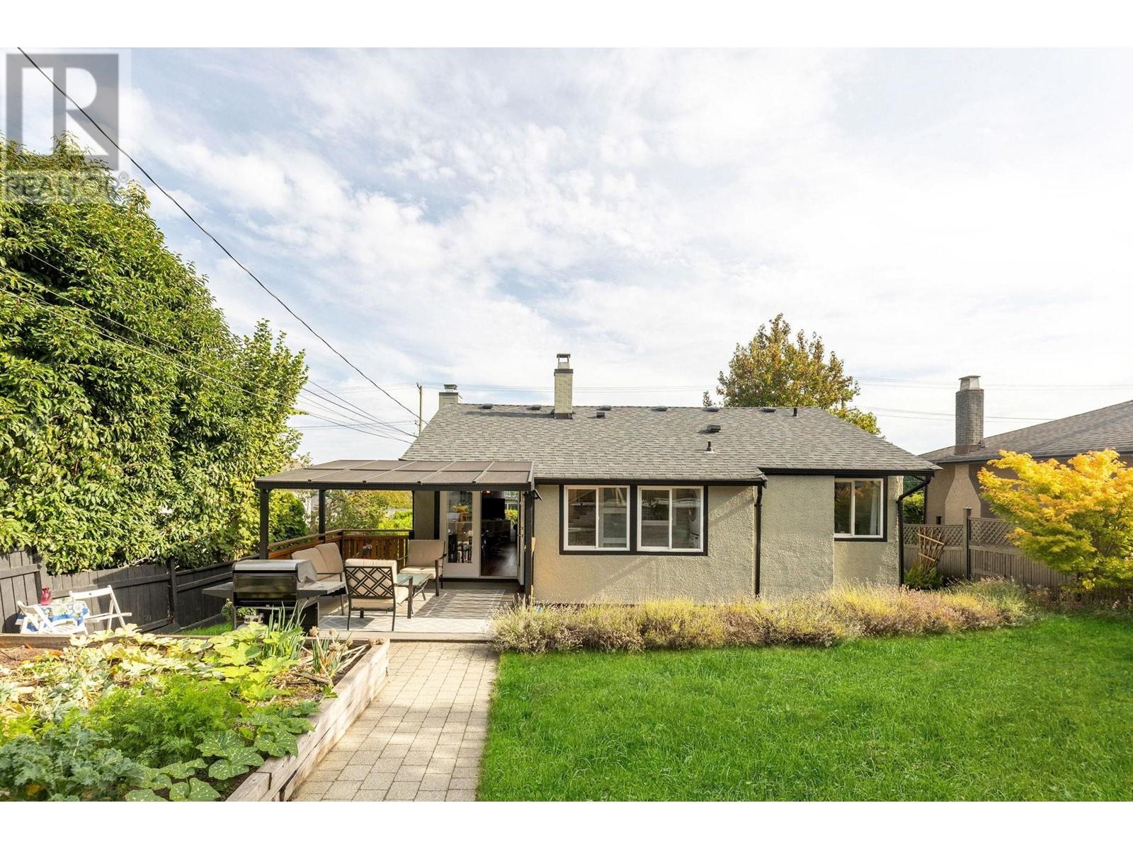 227 E Eighth Avenue, New Westminster, British Columbia  V3L 4K3 - Photo 34 - R2825506