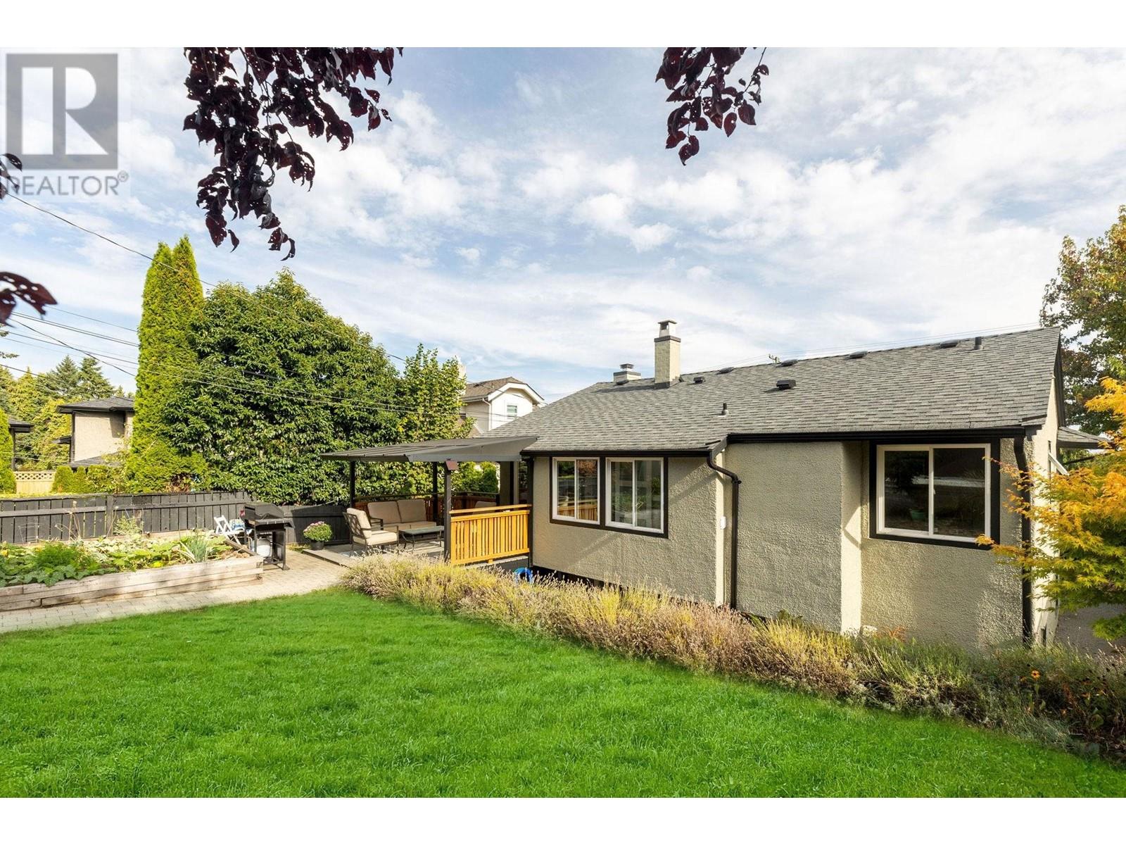 227 E Eighth Avenue, New Westminster, British Columbia  V3L 4K3 - Photo 35 - R2825506