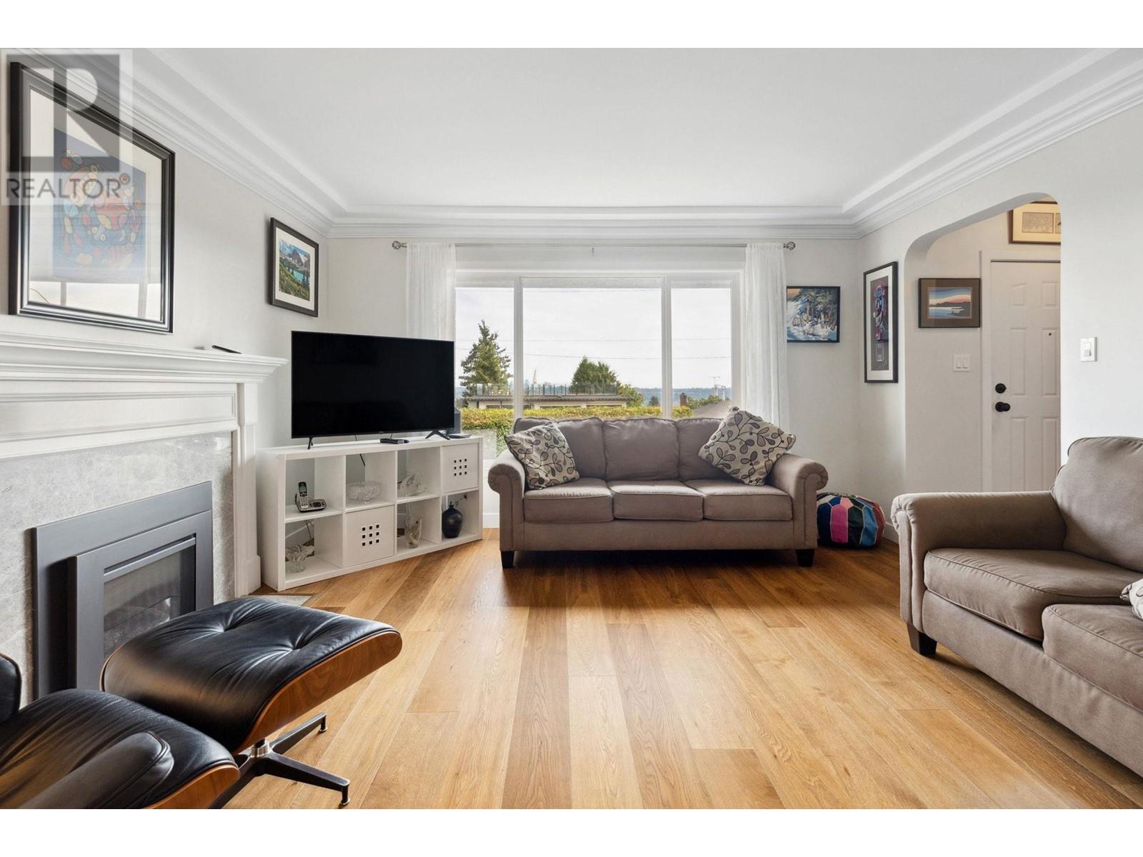 227 E Eighth Avenue, New Westminster, British Columbia  V3L 4K3 - Photo 5 - R2825506