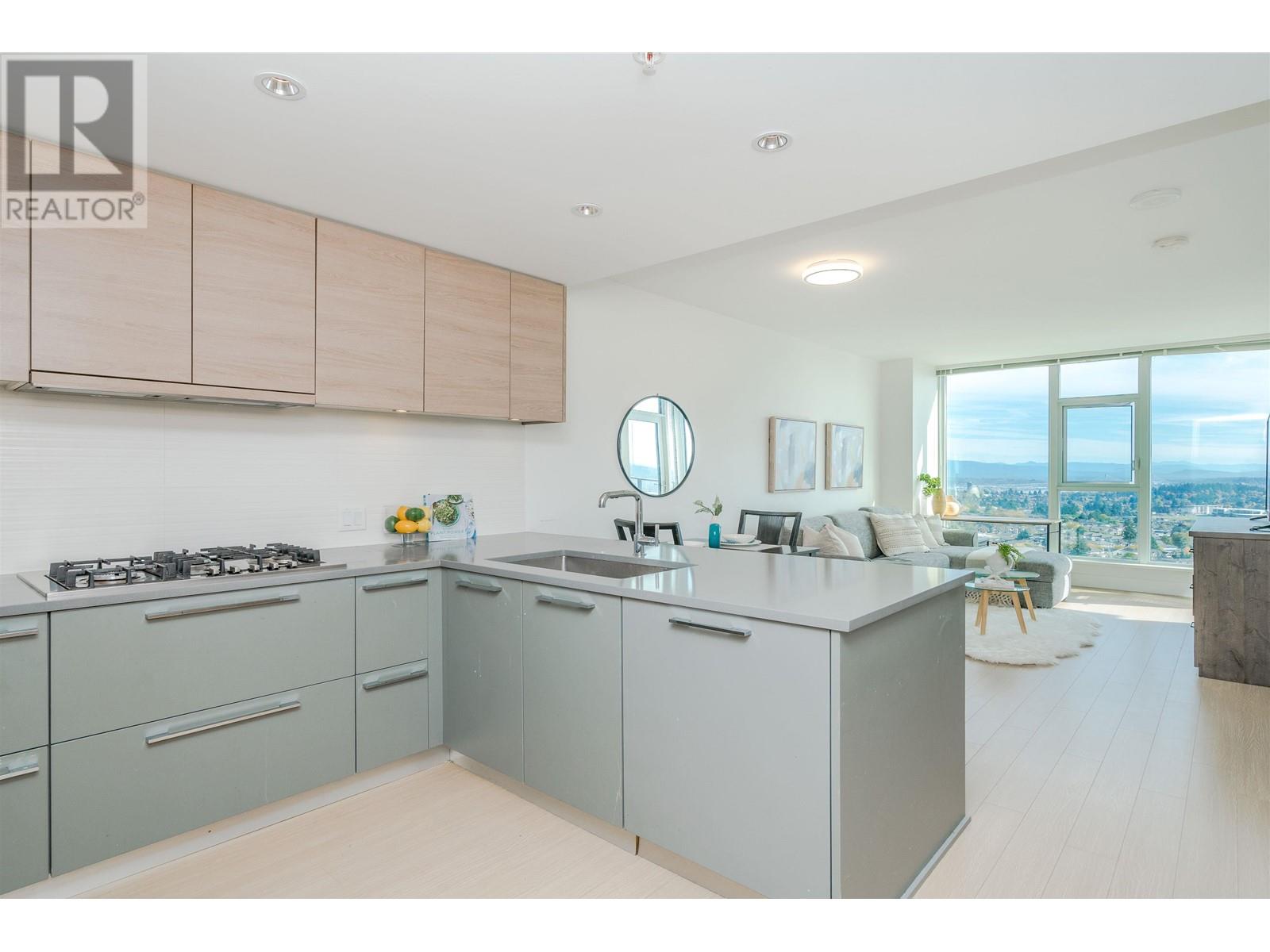 2607 7388 KINGSWAY, burnaby, British Columbia
