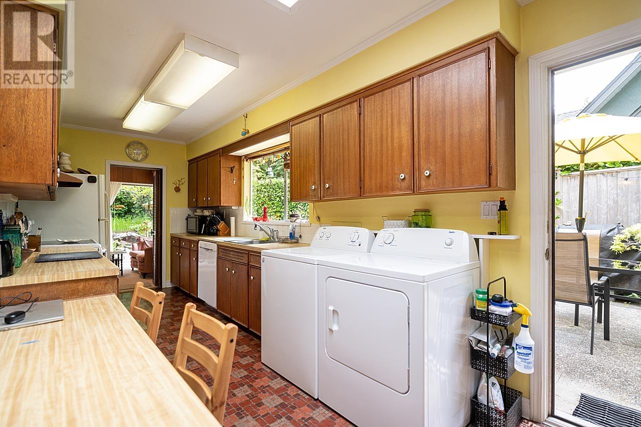 5075 Howe Sound Lane, West Vancouver, British Columbia  V7W 1L4 - Photo 10 - R2825452