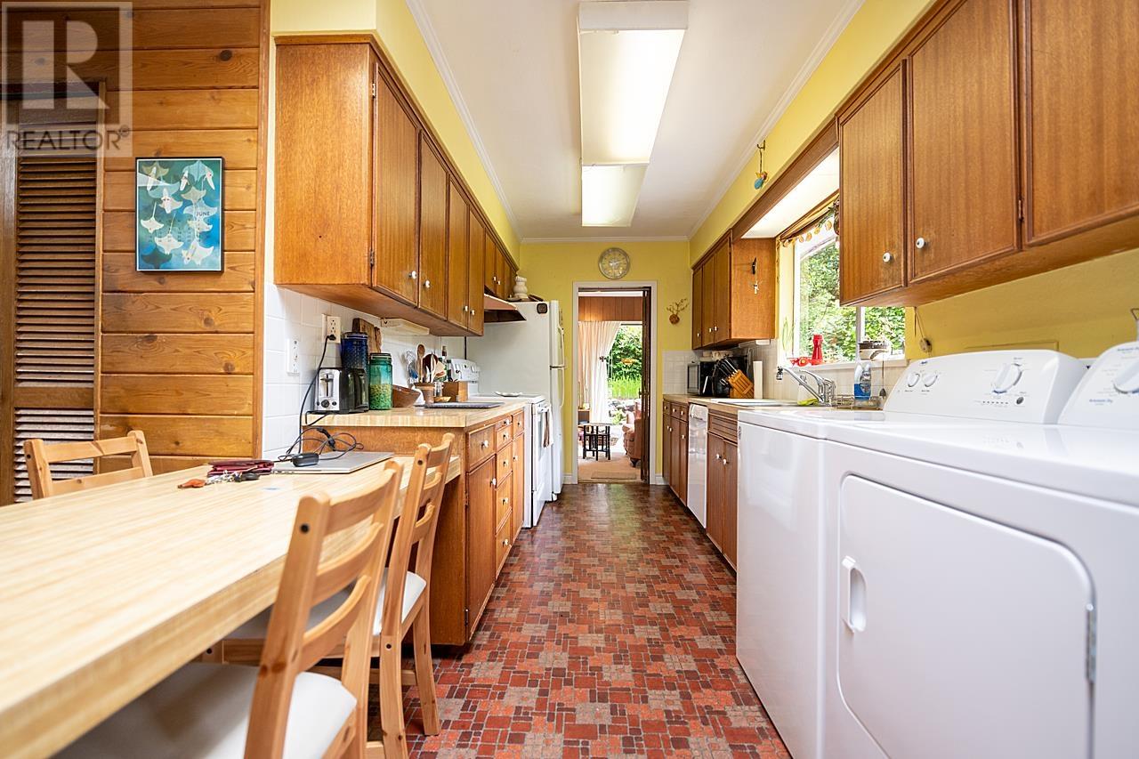 5075 Howe Sound Lane, West Vancouver, British Columbia  V7W 1L4 - Photo 11 - R2825452