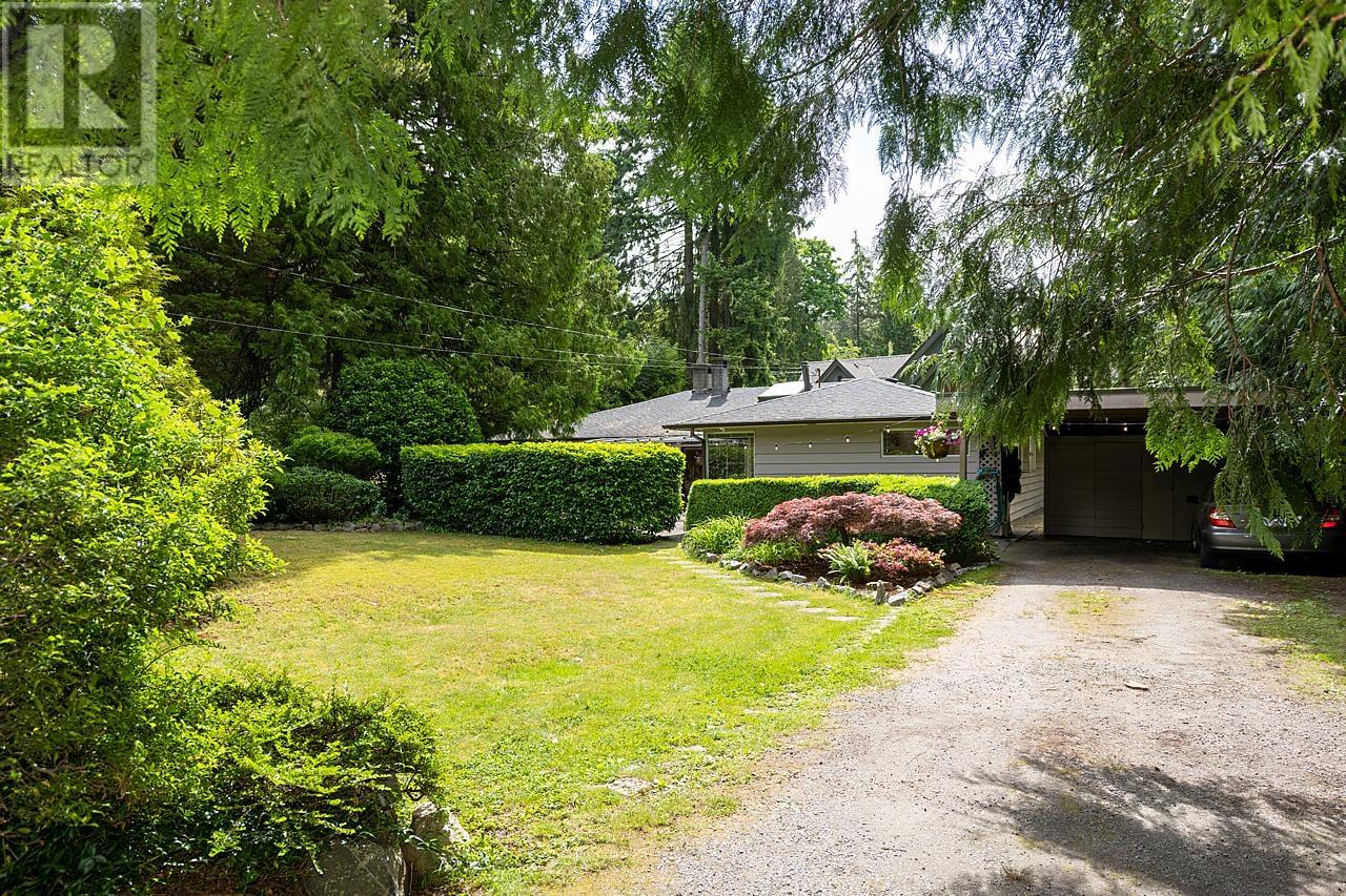 5075 Howe Sound Lane, West Vancouver, British Columbia  V7W 1L4 - Photo 2 - R2825452