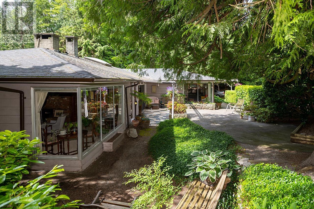 5075 Howe Sound Lane, West Vancouver, British Columbia  V7W 1L4 - Photo 3 - R2825452