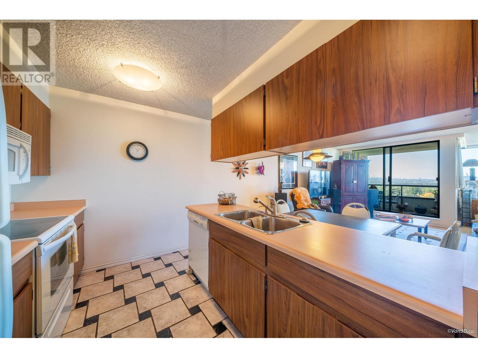 1601 9521 Cardston Court, Burnaby, British Columbia  V3N 4R8 - Photo 7 - R2822251