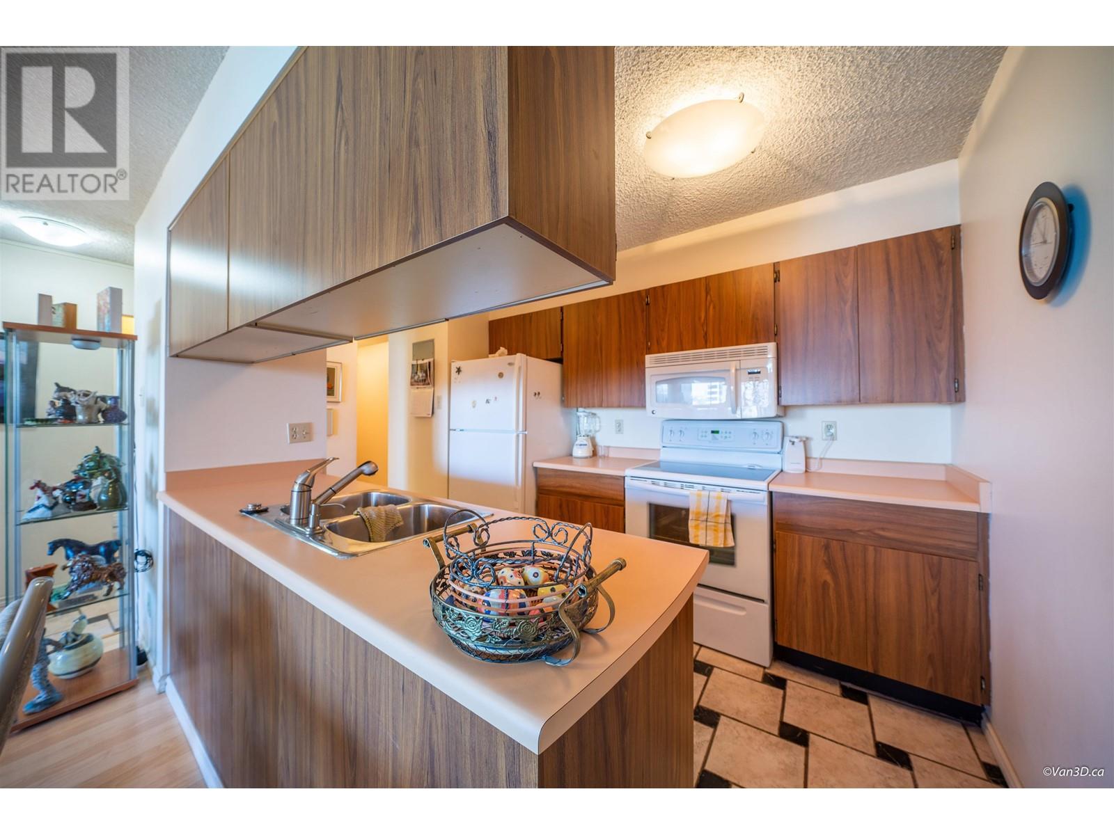 1601 9521 Cardston Court, Burnaby, British Columbia  V3N 4R8 - Photo 6 - R2822251