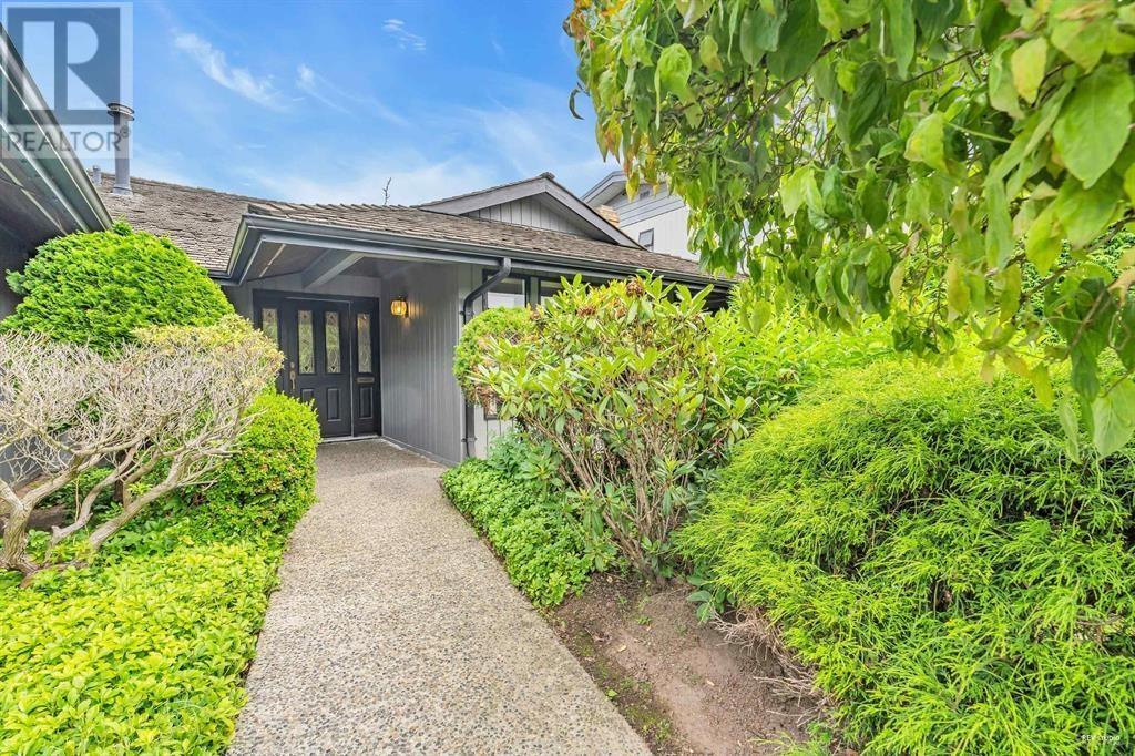7640 Curzon Street, Richmond, British Columbia  V7C 4H7 - Photo 6 - R2825510